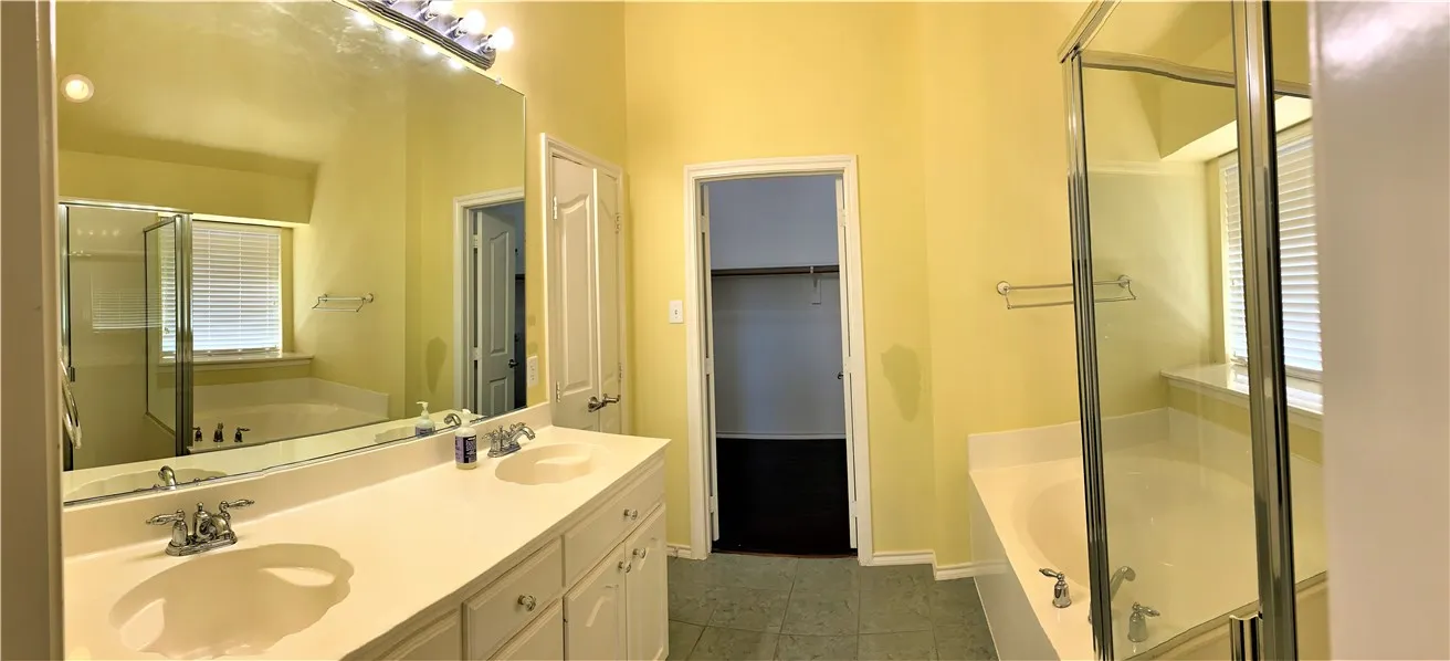 Single Family Residence For Rent in Tarrant County , 2808 Fossil Run Boulevard, Fort Worth, Texas 76131, 4 Bedroom, 2 Bathroom, 2 Garage spaces, 2,404 Sqft, built in 2003, mls#21410481, Real Estate Agent in Fort Worth, Homes For Rent in Tarrant county, Homes For Rent in Fort Worth, Realtor in Fort Worth Texas, Real Estate Brokerage Independent Realty Texas, Luminita Cordes Realtor