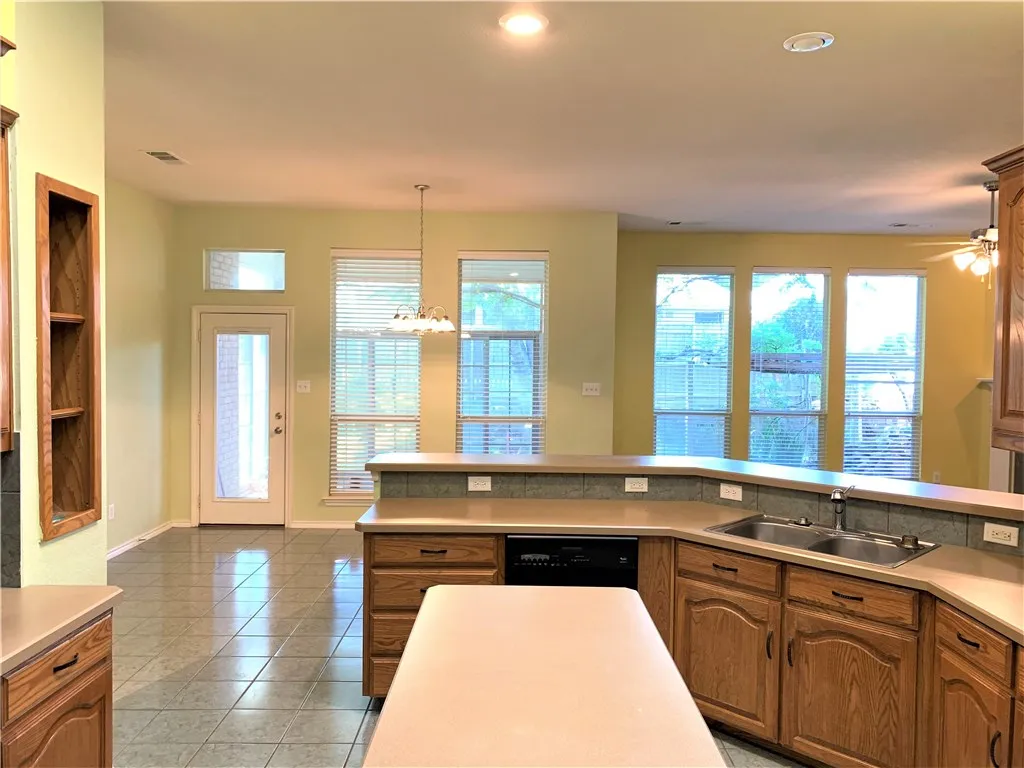Single Family Residence For Rent in Tarrant County , 2808 Fossil Run Boulevard, Fort Worth, Texas 76131, 4 Bedroom, 2 Bathroom, 2 Garage spaces, 2,404 Sqft, built in 2003, mls#21410481, Real Estate Agent in Fort Worth, Homes For Rent in Tarrant county, Homes For Rent in Fort Worth, Realtor in Fort Worth Texas, Real Estate Brokerage Independent Realty Texas, Luminita Cordes Realtor