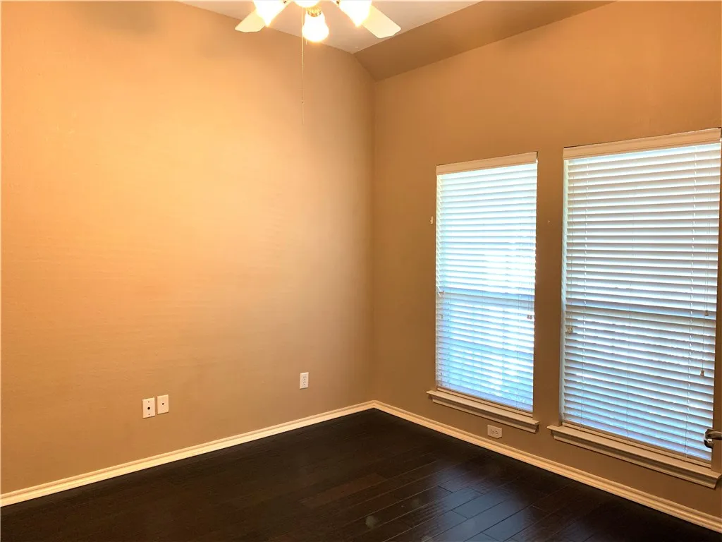 Single Family Residence For Rent in Tarrant County , 2808 Fossil Run Boulevard, Fort Worth, Texas 76131, 4 Bedroom, 2 Bathroom, 2 Garage spaces, 2,404 Sqft, built in 2003, mls#21410481, Real Estate Agent in Fort Worth, Homes For Rent in Tarrant county, Homes For Rent in Fort Worth, Realtor in Fort Worth Texas, Real Estate Brokerage Independent Realty Texas, Luminita Cordes Realtor