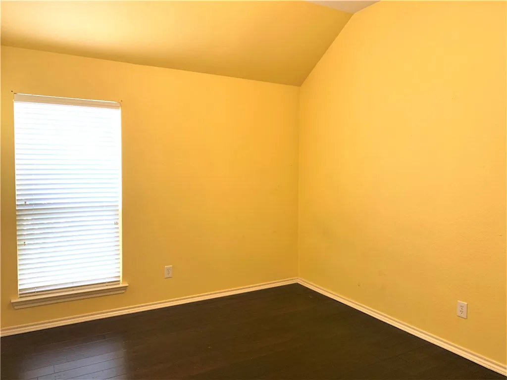 Single Family Residence For Rent in Tarrant County , 2808 Fossil Run Boulevard, Fort Worth, Texas 76131, 4 Bedroom, 2 Bathroom, 2 Garage spaces, 2,404 Sqft, built in 2003, mls#21410481, Real Estate Agent in Fort Worth, Homes For Rent in Tarrant county, Homes For Rent in Fort Worth, Realtor in Fort Worth Texas, Real Estate Brokerage Independent Realty Texas, Luminita Cordes Realtor