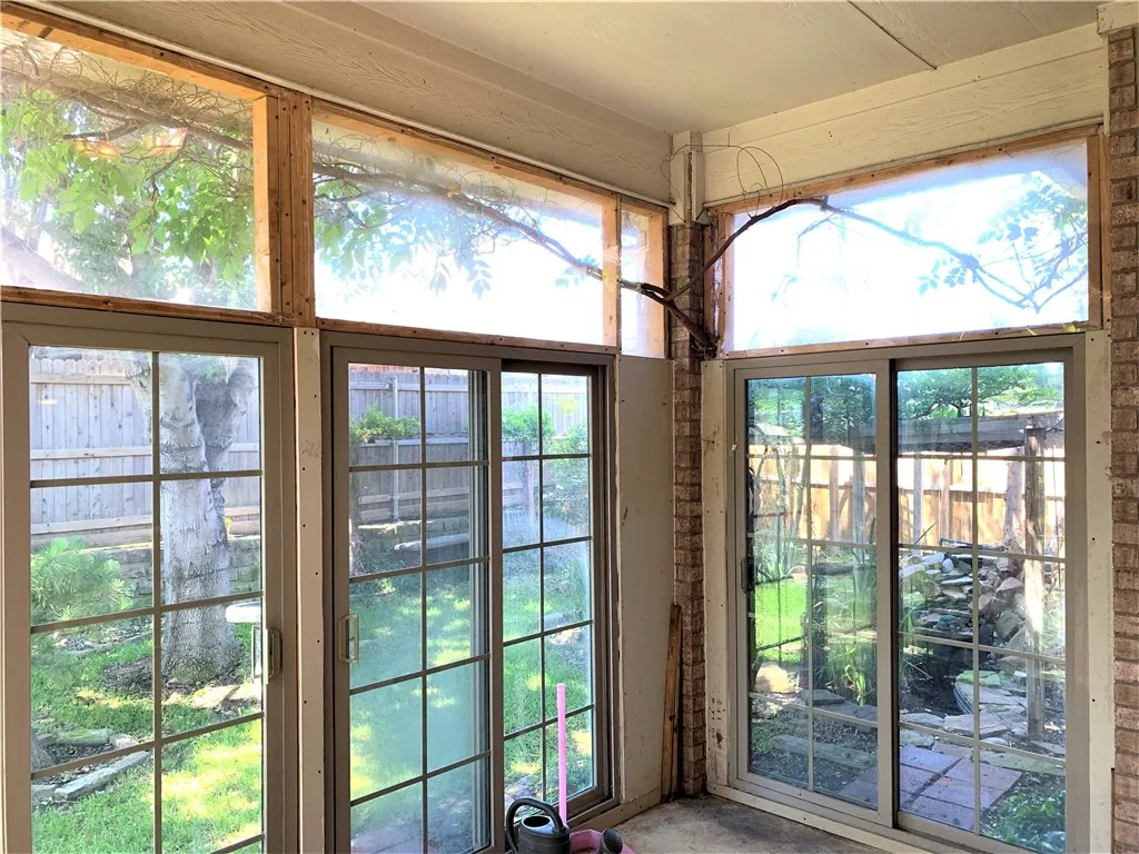 Single Family Residence For Rent in Tarrant County , 2808 Fossil Run Boulevard, Fort Worth, Texas 76131, 4 Bedroom, 2 Bathroom, 2 Garage spaces, 2,404 Sqft, built in 2003, mls#21410481, Real Estate Agent in Fort Worth, Homes For Rent in Tarrant county, Homes For Rent in Fort Worth, Realtor in Fort Worth Texas, Real Estate Brokerage Independent Realty Texas, Luminita Cordes Realtor