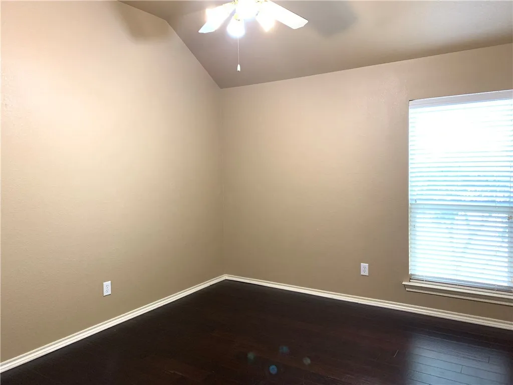Single Family Residence For Rent in Tarrant County , 2808 Fossil Run Boulevard, Fort Worth, Texas 76131, 4 Bedroom, 2 Bathroom, 2 Garage spaces, 2,404 Sqft, built in 2003, mls#21410481, Real Estate Agent in Fort Worth, Homes For Rent in Tarrant county, Homes For Rent in Fort Worth, Realtor in Fort Worth Texas, Real Estate Brokerage Independent Realty Texas, Luminita Cordes Realtor
