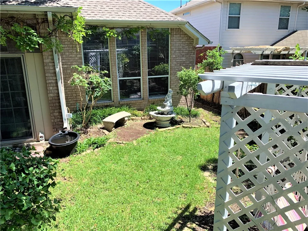 Single Family Residence For Rent in Tarrant County , 2808 Fossil Run Boulevard, Fort Worth, Texas 76131, 4 Bedroom, 2 Bathroom, 2 Garage spaces, 2,404 Sqft, built in 2003, mls#21410481, Real Estate Agent in Fort Worth, Homes For Rent in Tarrant county, Homes For Rent in Fort Worth, Realtor in Fort Worth Texas, Real Estate Brokerage Independent Realty Texas, Luminita Cordes Realtor