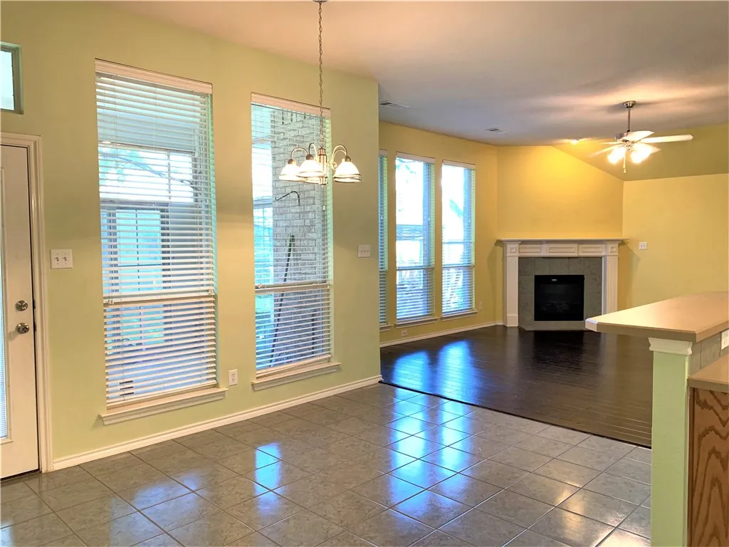 Single Family Residence For Rent in Tarrant County , 2808 Fossil Run Boulevard, Fort Worth, Texas 76131, 4 Bedroom, 2 Bathroom, 2 Garage spaces, 2,404 Sqft, built in 2003, mls#21410481, Real Estate Agent in Fort Worth, Homes For Rent in Tarrant county, Homes For Rent in Fort Worth, Realtor in Fort Worth Texas, Real Estate Brokerage Independent Realty Texas, Luminita Cordes Realtor