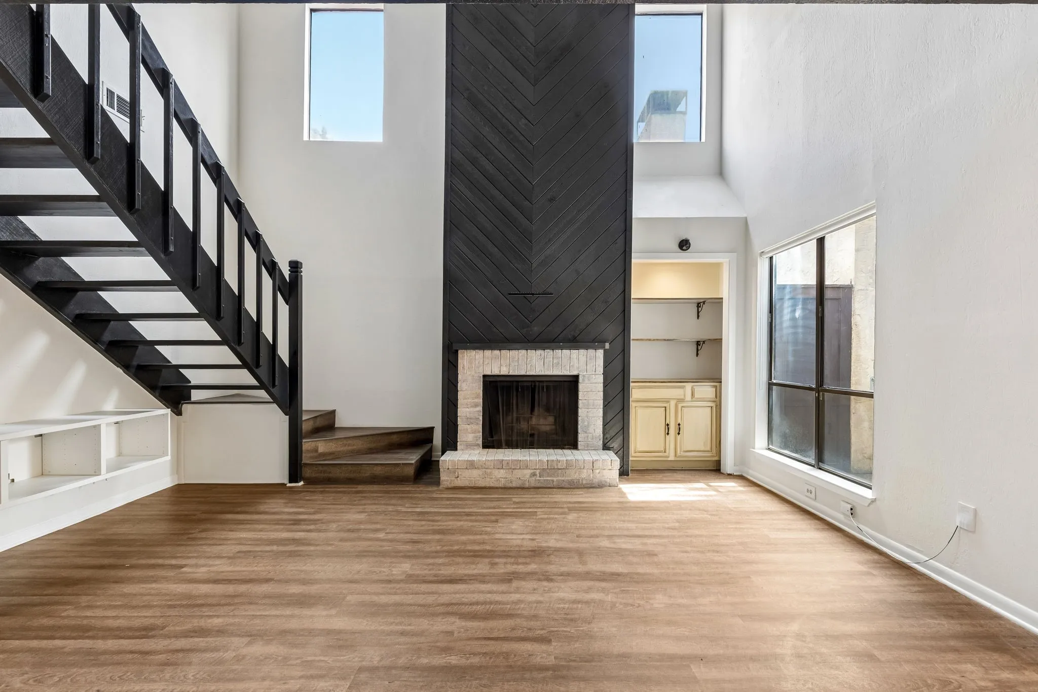 Townhouse For Rent in Dallas County , 9631 Baseline Drive, Dallas, Texas 75243, 2 Bedroom, 2 Bathroom, 2 Garage spaces, 1,406 Sqft, built in 1977, mls#21408960, Real Estate Agent in Dallas, Homes For Rent in Dallas county, Homes For Rent in Dallas, Realtor in Dallas Texas, Real Estate Brokerage Independent Realty Texas, Luminita Cordes Realtor