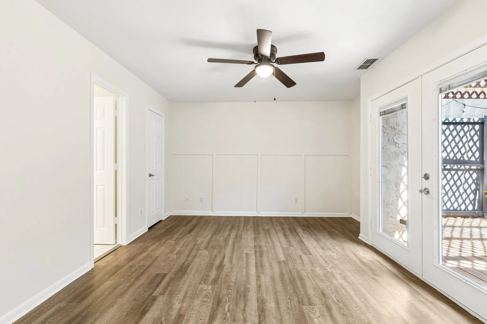Townhouse For Rent in Dallas County , 9631 Baseline Drive, Dallas, Texas 75243, 2 Bedroom, 2 Bathroom, 2 Garage spaces, 1,406 Sqft, built in 1977, mls#21408960, Real Estate Agent in Dallas, Homes For Rent in Dallas county, Homes For Rent in Dallas, Realtor in Dallas Texas, Real Estate Brokerage Independent Realty Texas, Luminita Cordes Realtor