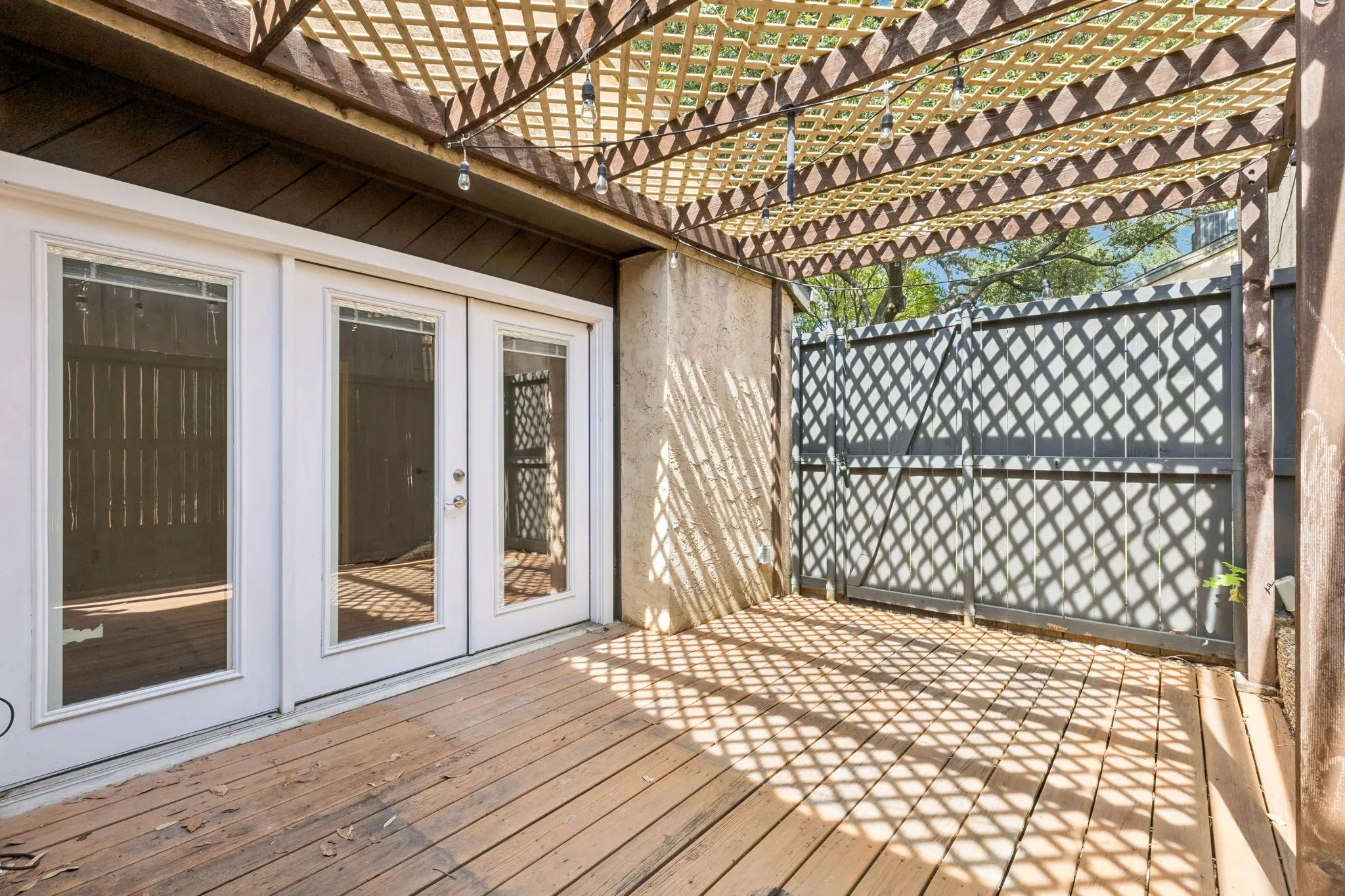 Townhouse For Rent in Dallas County , 9631 Baseline Drive, Dallas, Texas 75243, 2 Bedroom, 2 Bathroom, 2 Garage spaces, 1,406 Sqft, built in 1977, mls#21408960, Real Estate Agent in Dallas, Homes For Rent in Dallas county, Homes For Rent in Dallas, Realtor in Dallas Texas, Real Estate Brokerage Independent Realty Texas, Luminita Cordes Realtor
