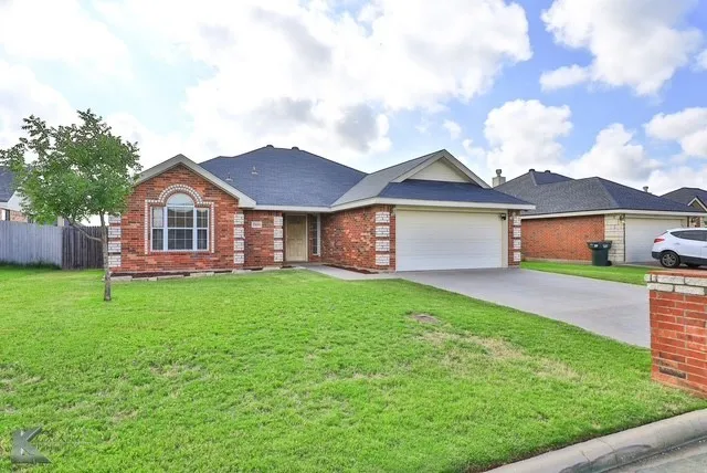 Single Family Residence For Rent in Taylor County , 5109 Many Waters Drive, Abilene, Texas 79602, 3 Bedroom, 2 Bathroom, 2 Garage spaces, 1,473 Sqft, built in 2010, mls#21410504, Real Estate Agent in Abilene, Homes For Rent in Taylor county, Homes For Rent in Abilene, Realtor in Abilene Texas, Real Estate Brokerage Independent Realty Texas, Luminita Cordes Realtor