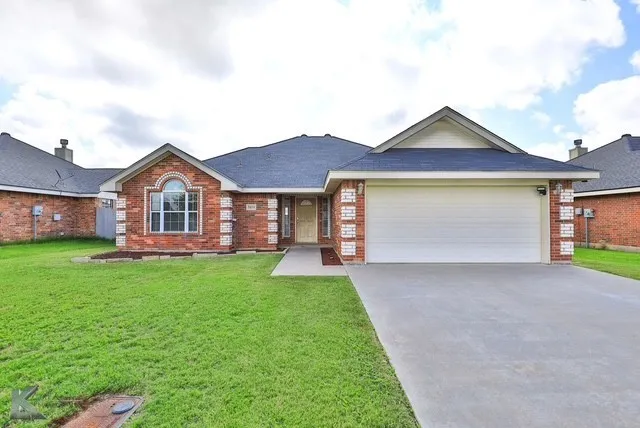 Single Family Residence For Rent in Taylor County , 5109 Many Waters Drive, Abilene, Texas 79602, 3 Bedroom, 2 Bathroom, 2 Garage spaces, 1,473 Sqft, built in 2010, mls#21410504, Real Estate Agent in Abilene, Homes For Rent in Taylor county, Homes For Rent in Abilene, Realtor in Abilene Texas, Real Estate Brokerage Independent Realty Texas, Luminita Cordes Realtor