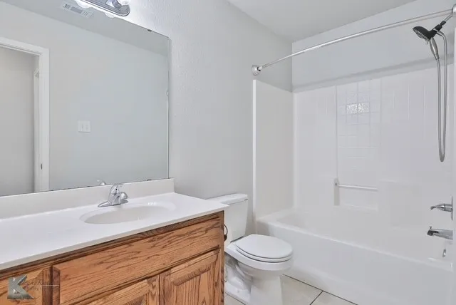 Single Family Residence For Rent in Taylor County , 5109 Many Waters Drive, Abilene, Texas 79602, 3 Bedroom, 2 Bathroom, 2 Garage spaces, 1,473 Sqft, built in 2010, mls#21410504, Real Estate Agent in Abilene, Homes For Rent in Taylor county, Homes For Rent in Abilene, Realtor in Abilene Texas, Real Estate Brokerage Independent Realty Texas, Luminita Cordes Realtor