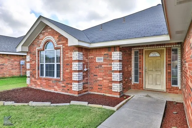 Single Family Residence For Rent in Taylor County , 5109 Many Waters Drive, Abilene, Texas 79602, 3 Bedroom, 2 Bathroom, 2 Garage spaces, 1,473 Sqft, built in 2010, mls#21410504, Real Estate Agent in Abilene, Homes For Rent in Taylor county, Homes For Rent in Abilene, Realtor in Abilene Texas, Real Estate Brokerage Independent Realty Texas, Luminita Cordes Realtor