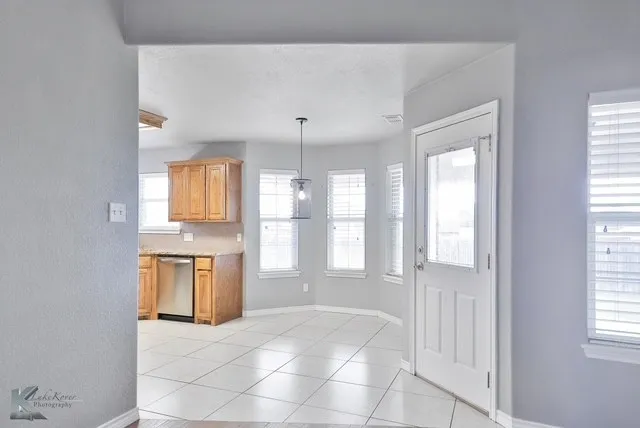 Single Family Residence For Rent in Taylor County , 5109 Many Waters Drive, Abilene, Texas 79602, 3 Bedroom, 2 Bathroom, 2 Garage spaces, 1,473 Sqft, built in 2010, mls#21410504, Real Estate Agent in Abilene, Homes For Rent in Taylor county, Homes For Rent in Abilene, Realtor in Abilene Texas, Real Estate Brokerage Independent Realty Texas, Luminita Cordes Realtor