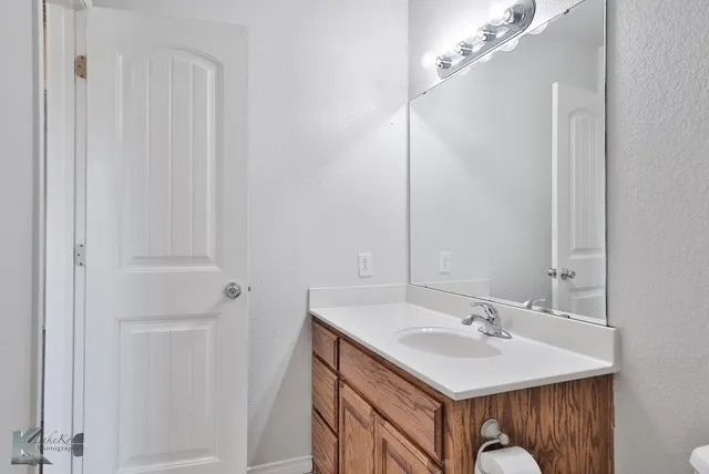 Single Family Residence For Rent in Taylor County , 5109 Many Waters Drive, Abilene, Texas 79602, 3 Bedroom, 2 Bathroom, 2 Garage spaces, 1,473 Sqft, built in 2010, mls#21410504, Real Estate Agent in Abilene, Homes For Rent in Taylor county, Homes For Rent in Abilene, Realtor in Abilene Texas, Real Estate Brokerage Independent Realty Texas, Luminita Cordes Realtor