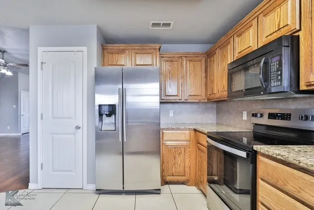 Single Family Residence For Rent in Taylor County , 5109 Many Waters Drive, Abilene, Texas 79602, 3 Bedroom, 2 Bathroom, 2 Garage spaces, 1,473 Sqft, built in 2010, mls#21410504, Real Estate Agent in Abilene, Homes For Rent in Taylor county, Homes For Rent in Abilene, Realtor in Abilene Texas, Real Estate Brokerage Independent Realty Texas, Luminita Cordes Realtor