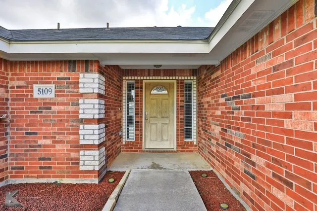 Single Family Residence For Rent in Taylor County , 5109 Many Waters Drive, Abilene, Texas 79602, 3 Bedroom, 2 Bathroom, 2 Garage spaces, 1,473 Sqft, built in 2010, mls#21410504, Real Estate Agent in Abilene, Homes For Rent in Taylor county, Homes For Rent in Abilene, Realtor in Abilene Texas, Real Estate Brokerage Independent Realty Texas, Luminita Cordes Realtor