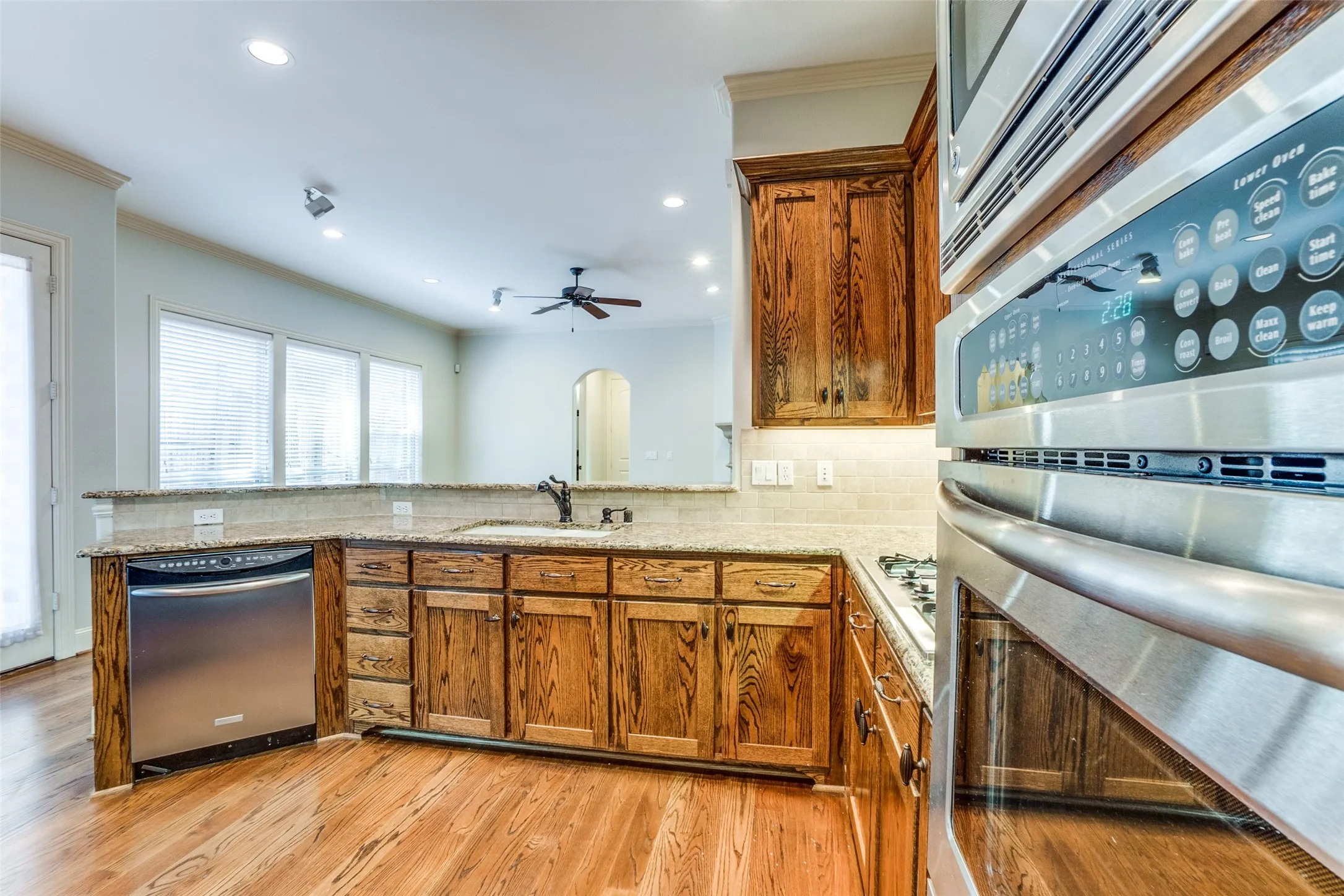 Single Family Residence For Rent in Dallas County , 5630 Ellsworth Avenue, Dallas, Texas 75206, 3 Bedroom, 3 Bathroom, 2 Garage spaces, 2,610 Sqft, built in 2005, mls#21410492, Real Estate Agent in Dallas, Homes For Rent in Dallas county, Homes For Rent in Dallas, Realtor in Dallas Texas, Real Estate Brokerage Independent Realty Texas, Luminita Cordes Realtor