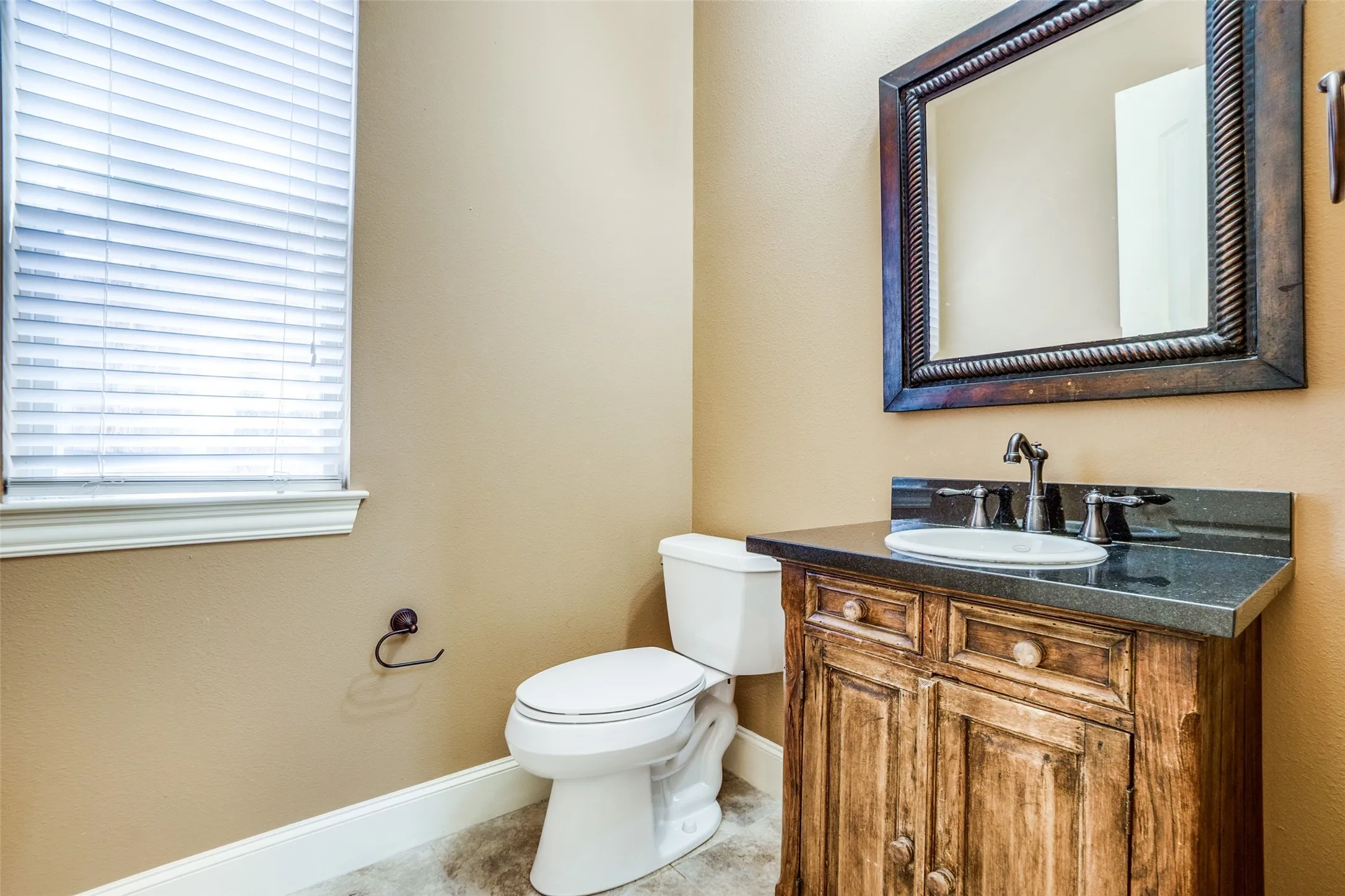 Single Family Residence For Rent in Dallas County , 5630 Ellsworth Avenue, Dallas, Texas 75206, 3 Bedroom, 3 Bathroom, 2 Garage spaces, 2,610 Sqft, built in 2005, mls#21410492, Real Estate Agent in Dallas, Homes For Rent in Dallas county, Homes For Rent in Dallas, Realtor in Dallas Texas, Real Estate Brokerage Independent Realty Texas, Luminita Cordes Realtor