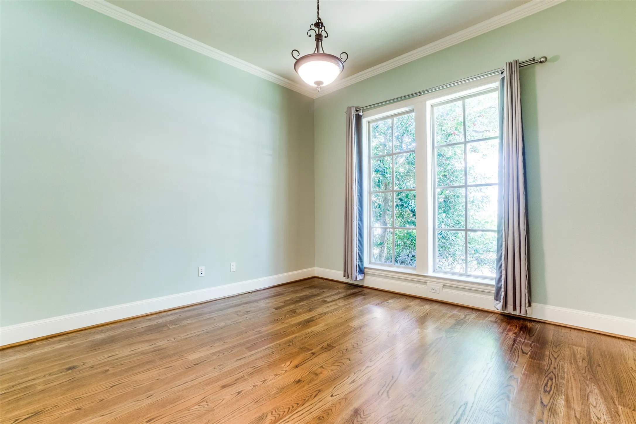 Single Family Residence For Rent in Dallas County , 5630 Ellsworth Avenue, Dallas, Texas 75206, 3 Bedroom, 3 Bathroom, 2 Garage spaces, 2,610 Sqft, built in 2005, mls#21410492, Real Estate Agent in Dallas, Homes For Rent in Dallas county, Homes For Rent in Dallas, Realtor in Dallas Texas, Real Estate Brokerage Independent Realty Texas, Luminita Cordes Realtor