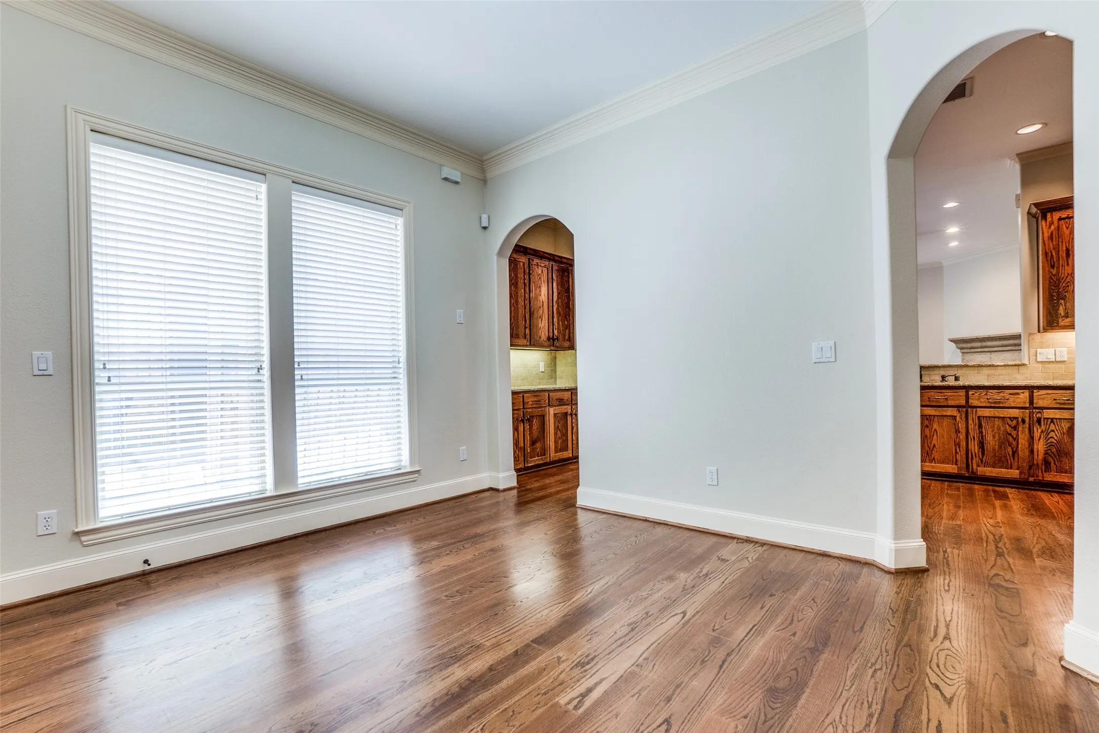 Single Family Residence For Rent in Dallas County , 5630 Ellsworth Avenue, Dallas, Texas 75206, 3 Bedroom, 3 Bathroom, 2 Garage spaces, 2,610 Sqft, built in 2005, mls#21410492, Real Estate Agent in Dallas, Homes For Rent in Dallas county, Homes For Rent in Dallas, Realtor in Dallas Texas, Real Estate Brokerage Independent Realty Texas, Luminita Cordes Realtor