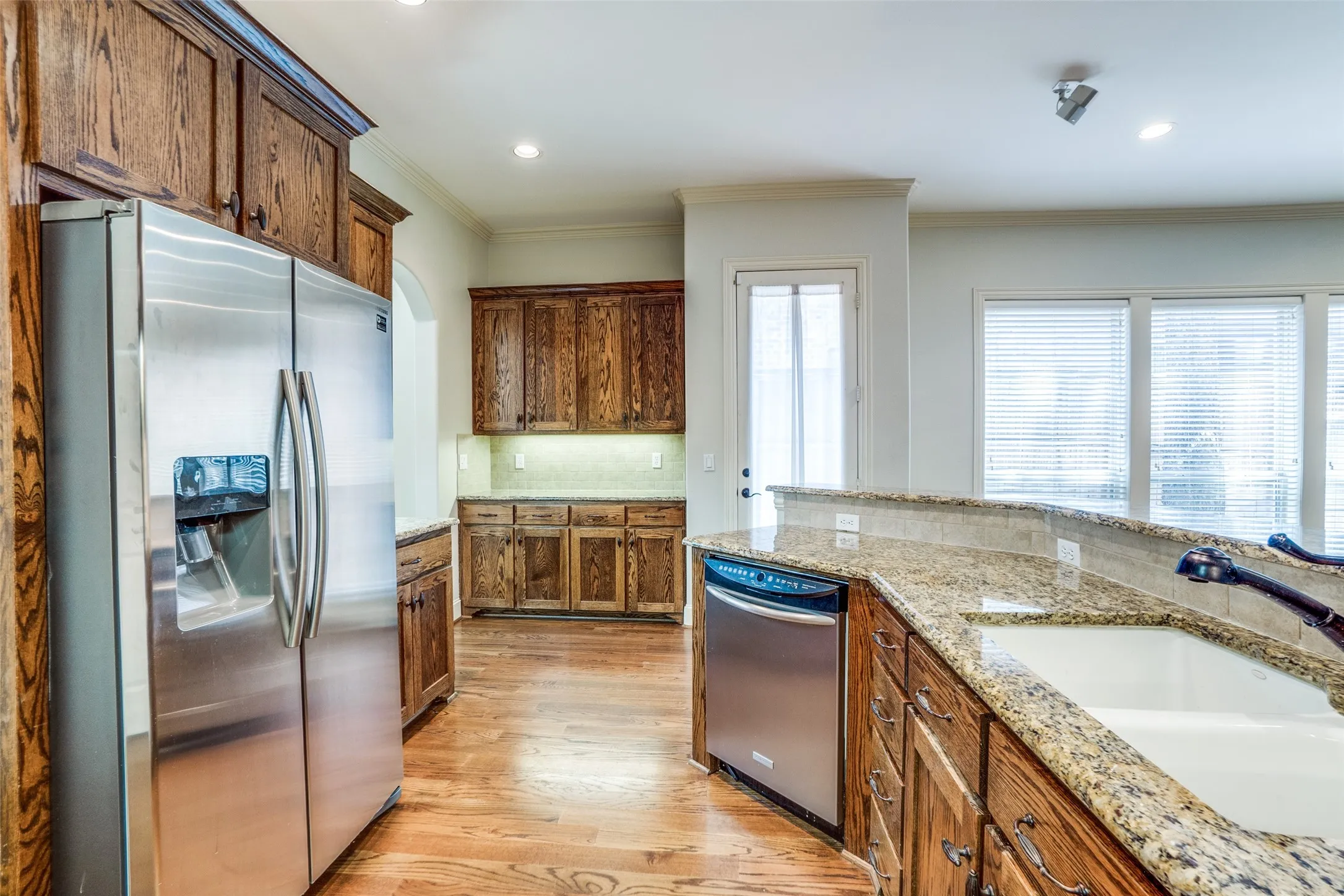 Single Family Residence For Rent in Dallas County , 5630 Ellsworth Avenue, Dallas, Texas 75206, 3 Bedroom, 3 Bathroom, 2 Garage spaces, 2,610 Sqft, built in 2005, mls#21410492, Real Estate Agent in Dallas, Homes For Rent in Dallas county, Homes For Rent in Dallas, Realtor in Dallas Texas, Real Estate Brokerage Independent Realty Texas, Luminita Cordes Realtor