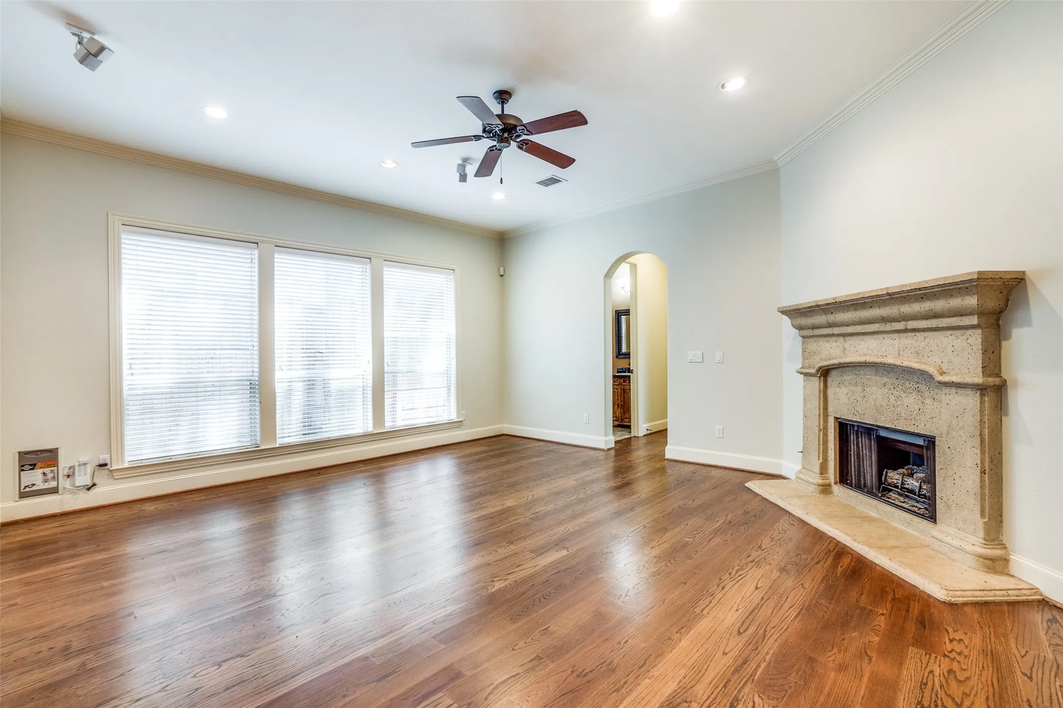 Single Family Residence For Rent in Dallas County , 5630 Ellsworth Avenue, Dallas, Texas 75206, 3 Bedroom, 3 Bathroom, 2 Garage spaces, 2,610 Sqft, built in 2005, mls#21410492, Real Estate Agent in Dallas, Homes For Rent in Dallas county, Homes For Rent in Dallas, Realtor in Dallas Texas, Real Estate Brokerage Independent Realty Texas, Luminita Cordes Realtor