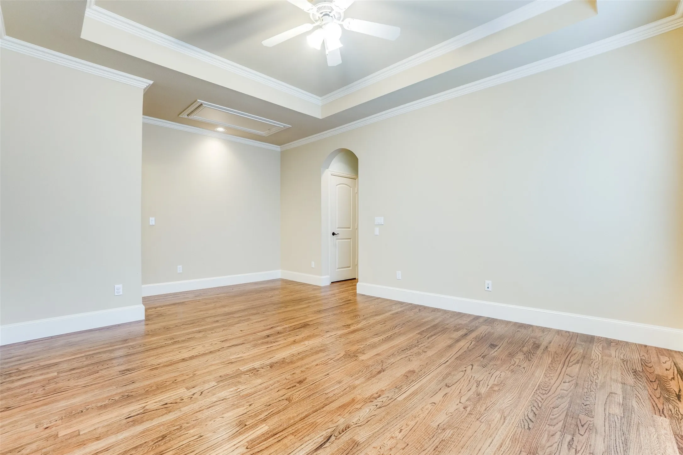 Single Family Residence For Rent in Dallas County , 5630 Ellsworth Avenue, Dallas, Texas 75206, 3 Bedroom, 3 Bathroom, 2 Garage spaces, 2,610 Sqft, built in 2005, mls#21410492, Real Estate Agent in Dallas, Homes For Rent in Dallas county, Homes For Rent in Dallas, Realtor in Dallas Texas, Real Estate Brokerage Independent Realty Texas, Luminita Cordes Realtor