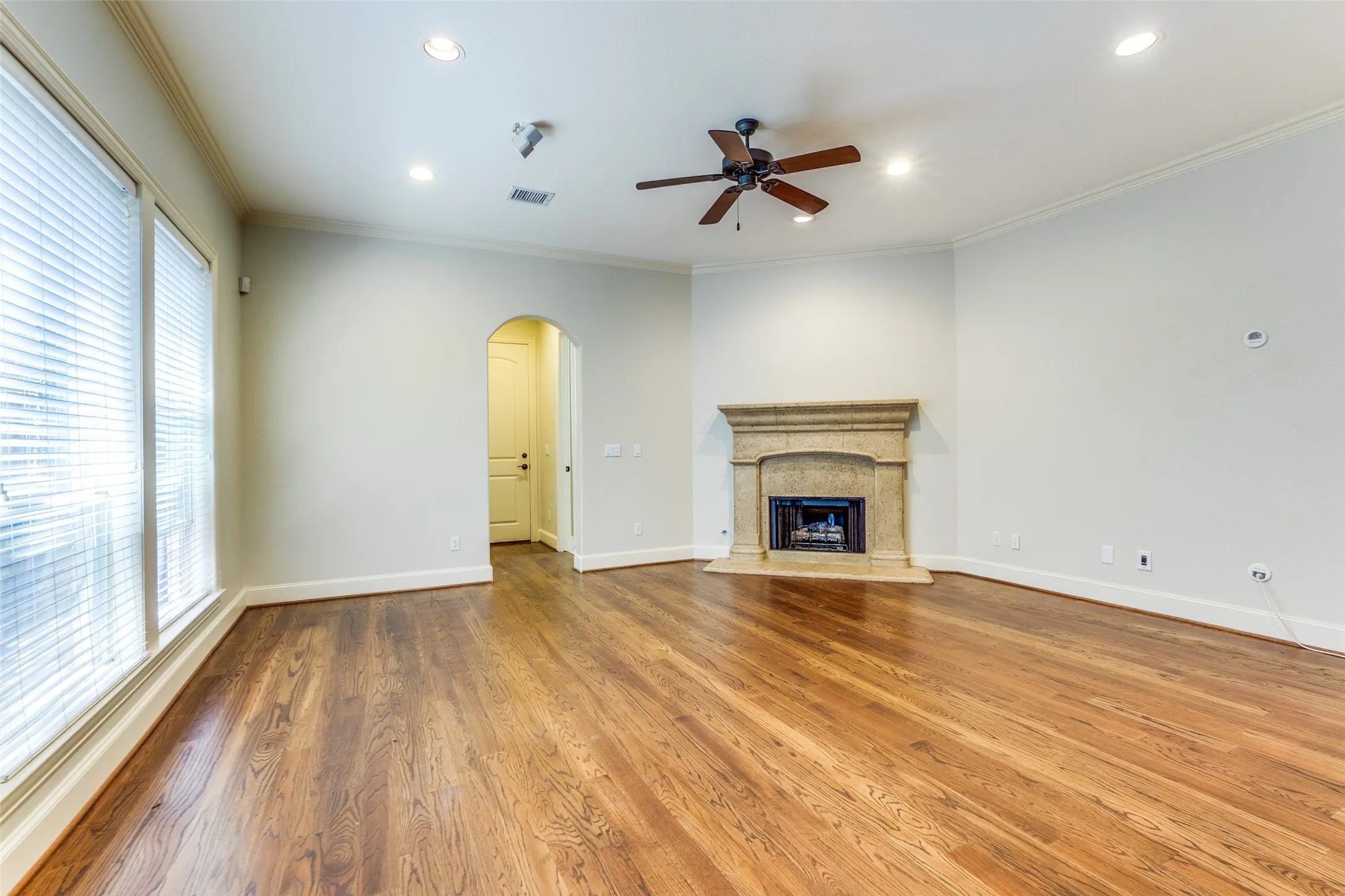Single Family Residence For Rent in Dallas County , 5630 Ellsworth Avenue, Dallas, Texas 75206, 3 Bedroom, 3 Bathroom, 2 Garage spaces, 2,610 Sqft, built in 2005, mls#21410492, Real Estate Agent in Dallas, Homes For Rent in Dallas county, Homes For Rent in Dallas, Realtor in Dallas Texas, Real Estate Brokerage Independent Realty Texas, Luminita Cordes Realtor