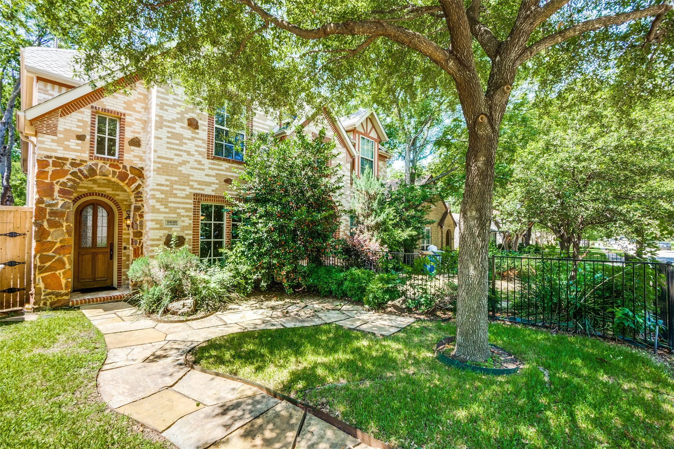 Single Family Residence For Rent