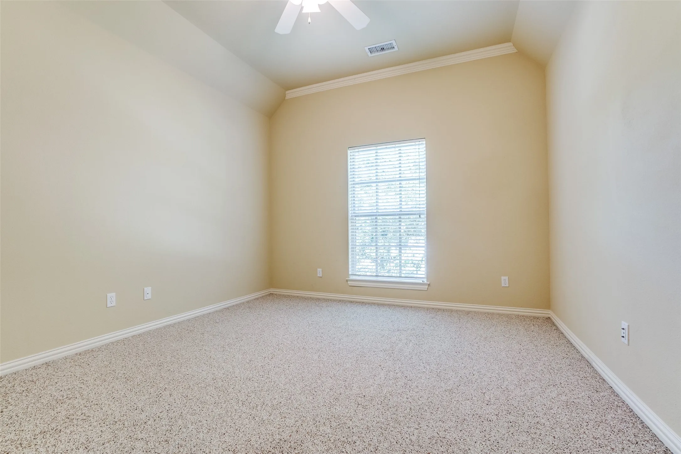 Single Family Residence For Rent in Dallas County , 5630 Ellsworth Avenue, Dallas, Texas 75206, 3 Bedroom, 3 Bathroom, 2 Garage spaces, 2,610 Sqft, built in 2005, mls#21410492, Real Estate Agent in Dallas, Homes For Rent in Dallas county, Homes For Rent in Dallas, Realtor in Dallas Texas, Real Estate Brokerage Independent Realty Texas, Luminita Cordes Realtor