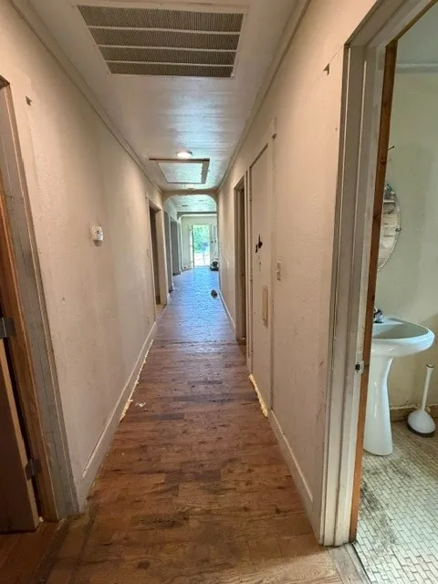 Single Family Residence For Sale in Dallas County , 3512 Toronto Street, Dallas, Texas 75212, 1 Bedroom, 1 Bathroom, Garage spaces, 1,656 Sqft, built in 1945, mls#21410508, Real Estate Agent in Dallas, Homes For Sale in Dallas county, Homes For Sale in Dallas, Realtor in Dallas Texas, Real Estate Brokerage Independent Realty Texas, Luminita Cordes Realtor