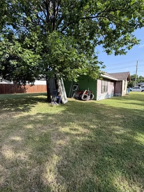 Single Family Residence For Sale in Dallas County , 3512 Toronto Street, Dallas, Texas 75212, 1 Bedroom, 1 Bathroom, Garage spaces, 1,656 Sqft, built in 1945, mls#21410508, Real Estate Agent in Dallas, Homes For Sale in Dallas county, Homes For Sale in Dallas, Realtor in Dallas Texas, Real Estate Brokerage Independent Realty Texas, Luminita Cordes Realtor