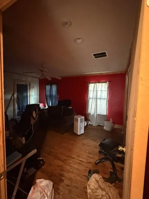 Single Family Residence For Sale in Dallas County , 3512 Toronto Street, Dallas, Texas 75212, 1 Bedroom, 1 Bathroom, Garage spaces, 1,656 Sqft, built in 1945, mls#21410508, Real Estate Agent in Dallas, Homes For Sale in Dallas county, Homes For Sale in Dallas, Realtor in Dallas Texas, Real Estate Brokerage Independent Realty Texas, Luminita Cordes Realtor
