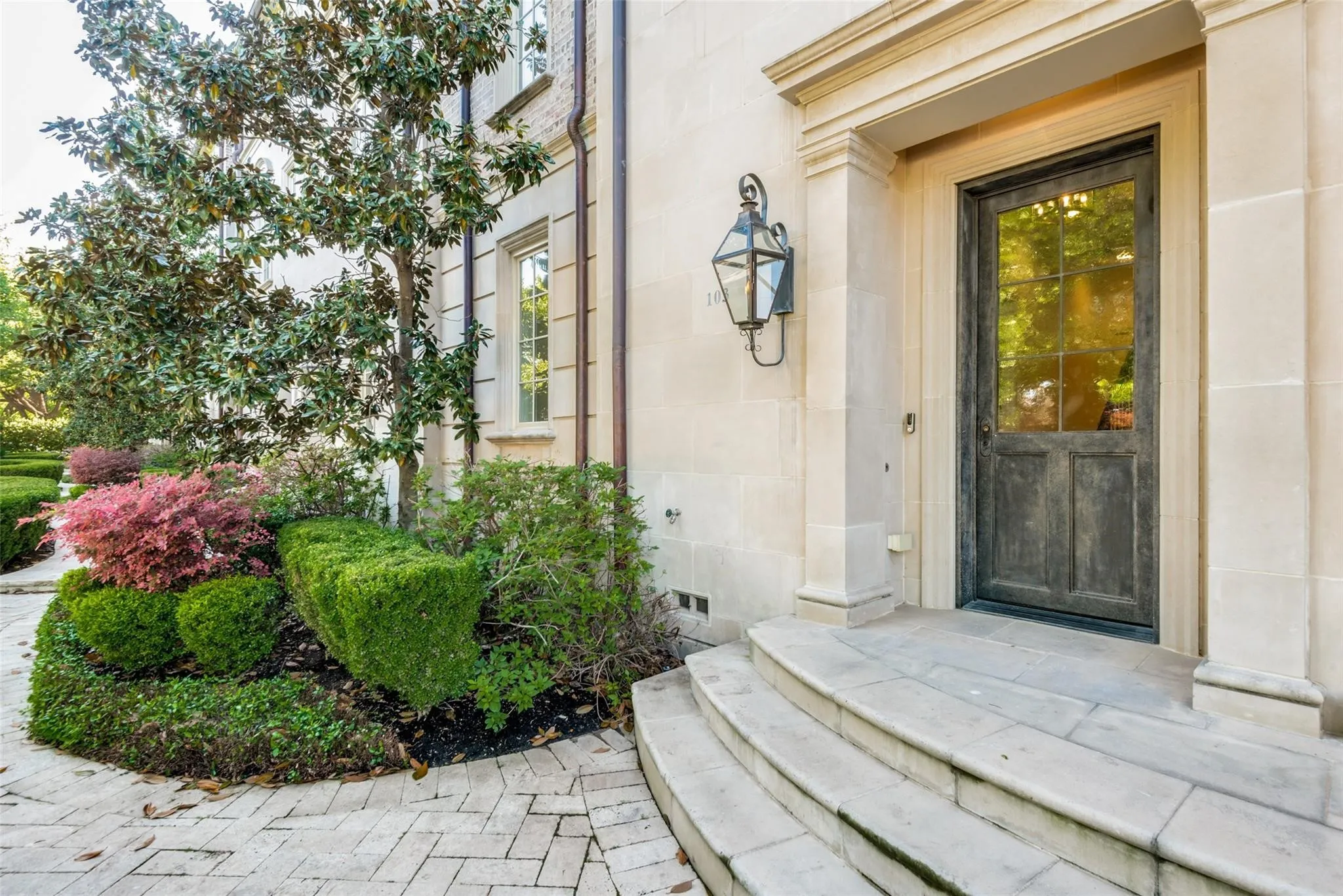 Townhouse For Rent in Dallas County , 4608 Abbott Avenue 103, Highland Park, Texas 75205, 3 Bedroom, 4 Bathroom, 2 Garage spaces, 2,418 Sqft, built in 2007, mls#21410466, Real Estate Agent in Highland Park, Homes For Rent in Dallas county, Homes For Rent in Highland Park, Realtor in Highland Park Texas, Real Estate Brokerage Independent Realty Texas, Luminita Cordes Realtor