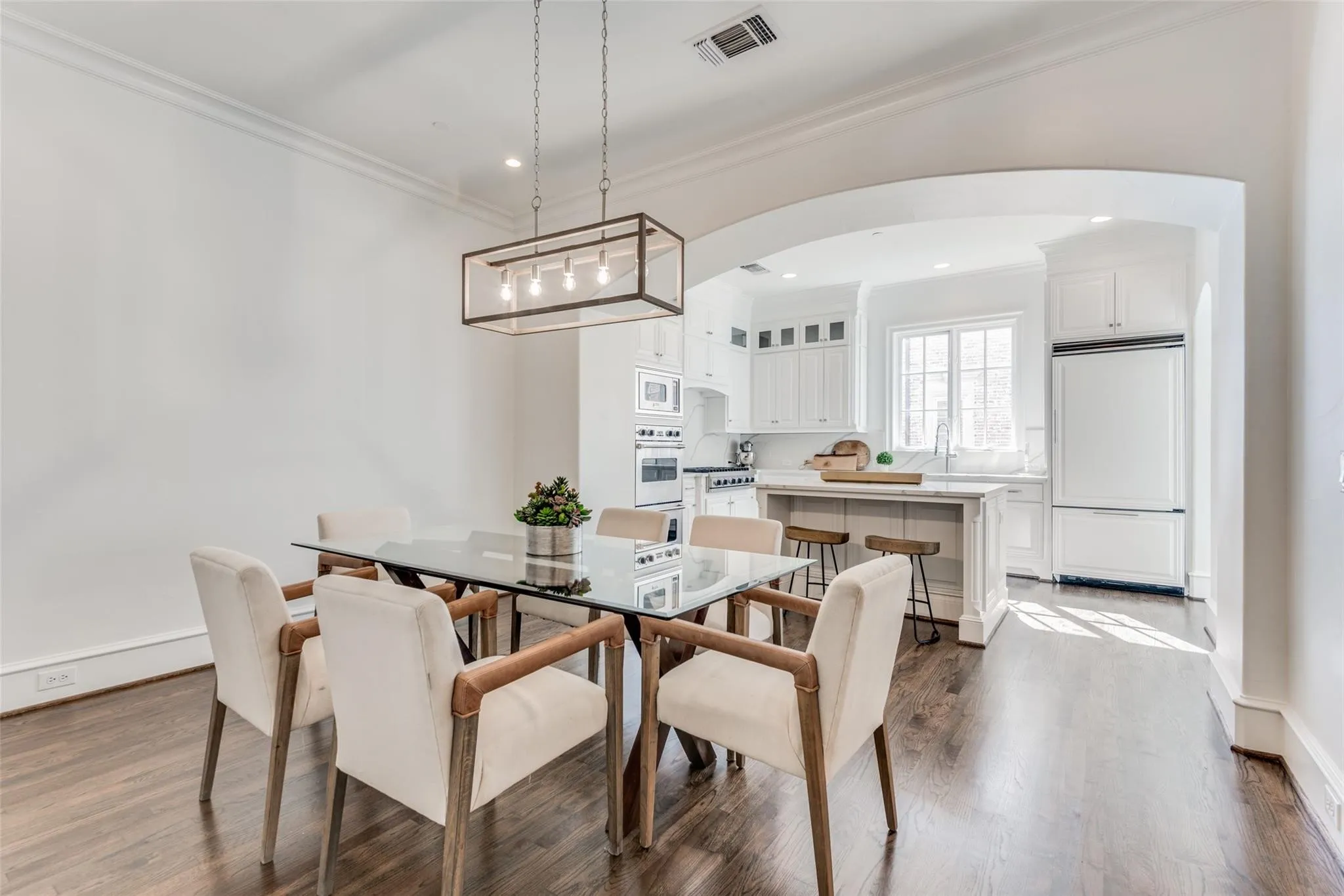 Townhouse For Rent in Dallas County , 4608 Abbott Avenue 103, Highland Park, Texas 75205, 3 Bedroom, 4 Bathroom, 2 Garage spaces, 2,418 Sqft, built in 2007, mls#21410466, Real Estate Agent in Highland Park, Homes For Rent in Dallas county, Homes For Rent in Highland Park, Realtor in Highland Park Texas, Real Estate Brokerage Independent Realty Texas, Luminita Cordes Realtor