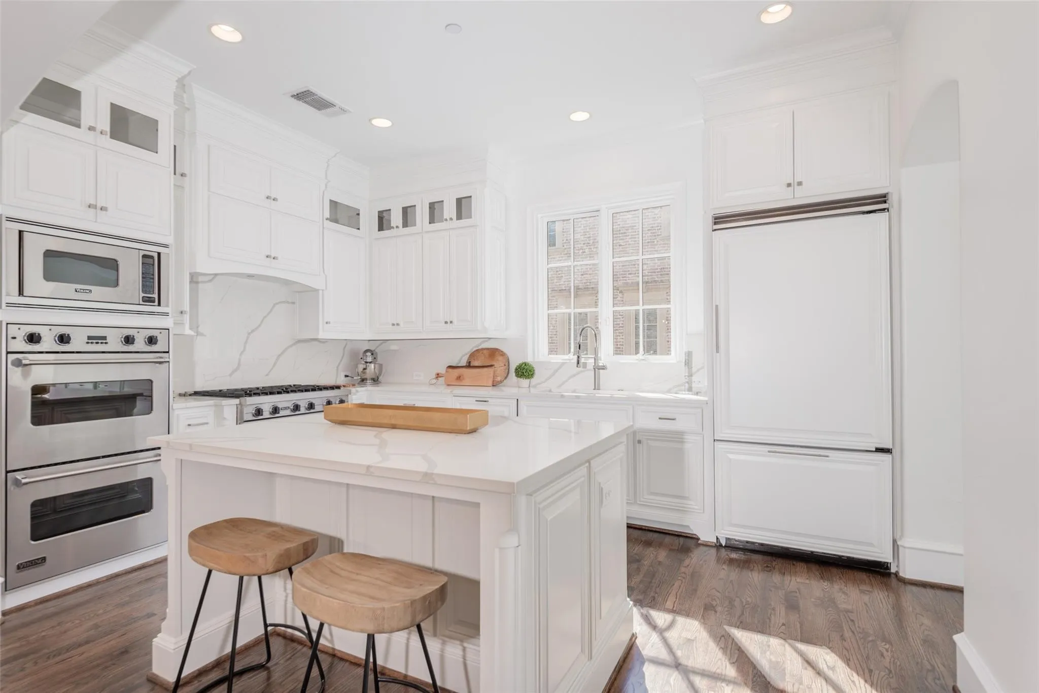 Townhouse For Rent in Dallas County , 4608 Abbott Avenue 103, Highland Park, Texas 75205, 3 Bedroom, 4 Bathroom, 2 Garage spaces, 2,418 Sqft, built in 2007, mls#21410466, Real Estate Agent in Highland Park, Homes For Rent in Dallas county, Homes For Rent in Highland Park, Realtor in Highland Park Texas, Real Estate Brokerage Independent Realty Texas, Luminita Cordes Realtor
