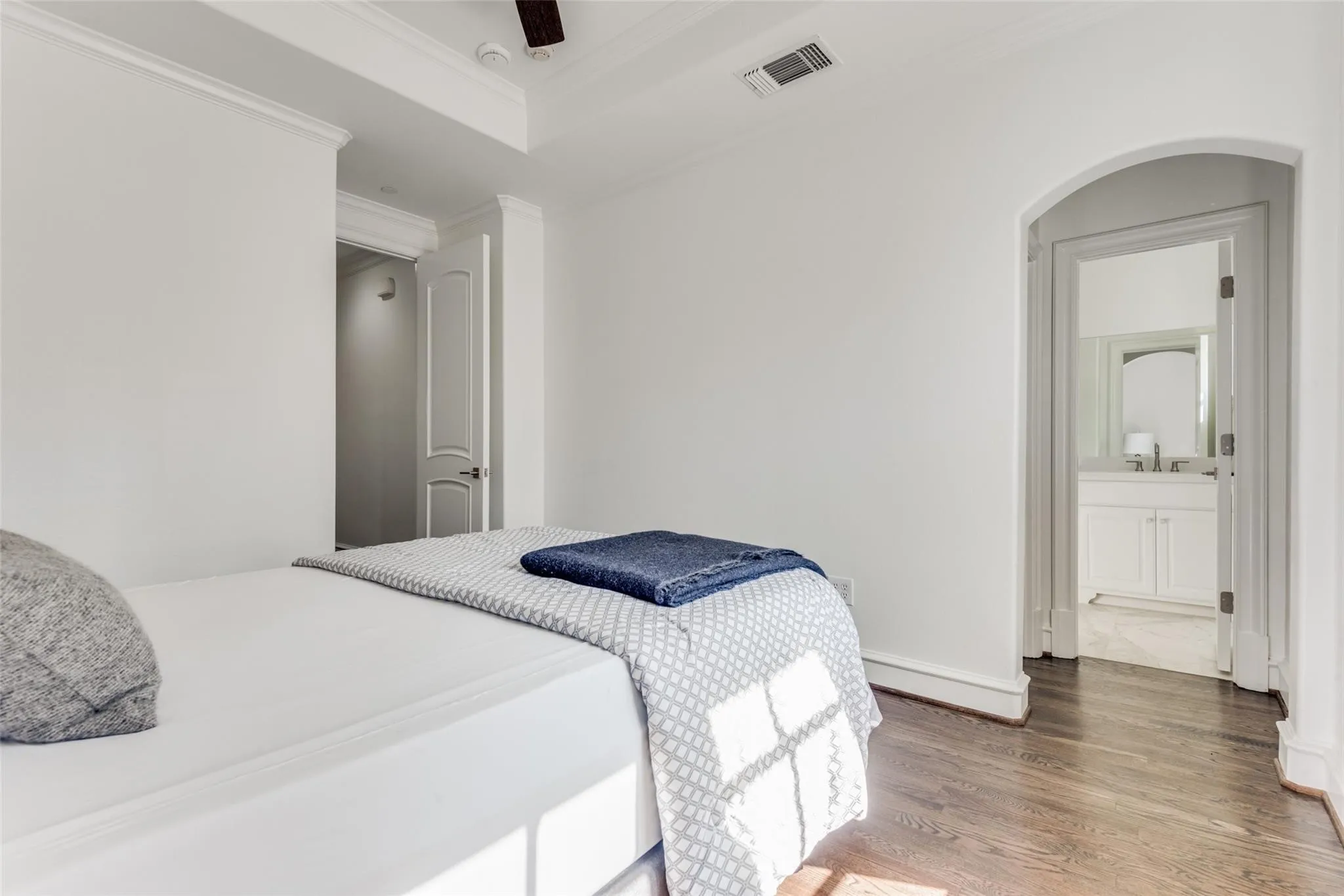 Townhouse For Rent in Dallas County , 4608 Abbott Avenue 103, Highland Park, Texas 75205, 3 Bedroom, 4 Bathroom, 2 Garage spaces, 2,418 Sqft, built in 2007, mls#21410466, Real Estate Agent in Highland Park, Homes For Rent in Dallas county, Homes For Rent in Highland Park, Realtor in Highland Park Texas, Real Estate Brokerage Independent Realty Texas, Luminita Cordes Realtor