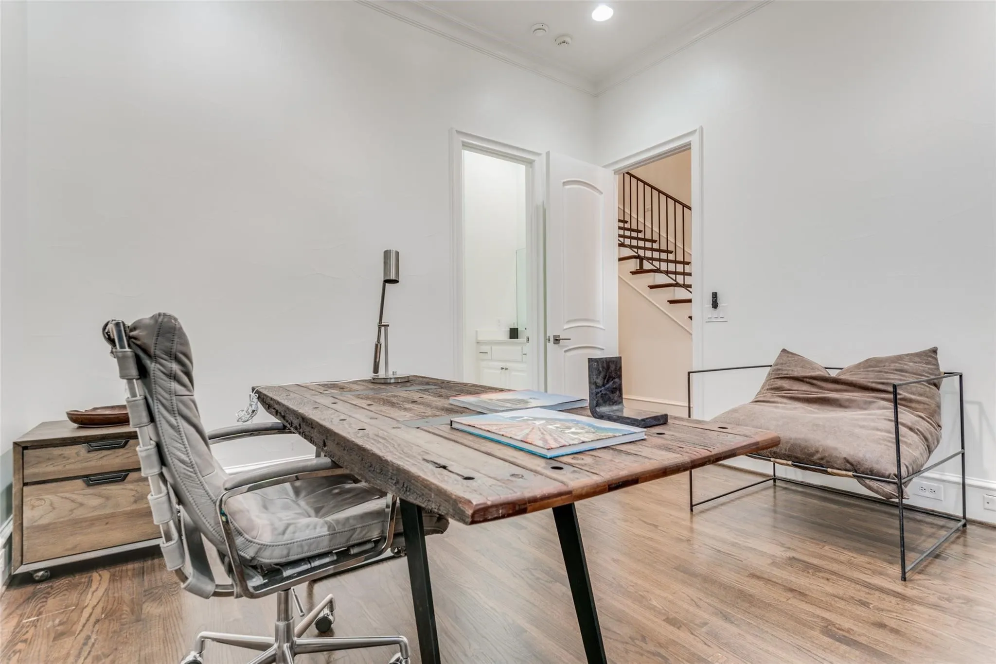 Townhouse For Rent in Dallas County , 4608 Abbott Avenue 103, Highland Park, Texas 75205, 3 Bedroom, 4 Bathroom, 2 Garage spaces, 2,418 Sqft, built in 2007, mls#21410466, Real Estate Agent in Highland Park, Homes For Rent in Dallas county, Homes For Rent in Highland Park, Realtor in Highland Park Texas, Real Estate Brokerage Independent Realty Texas, Luminita Cordes Realtor