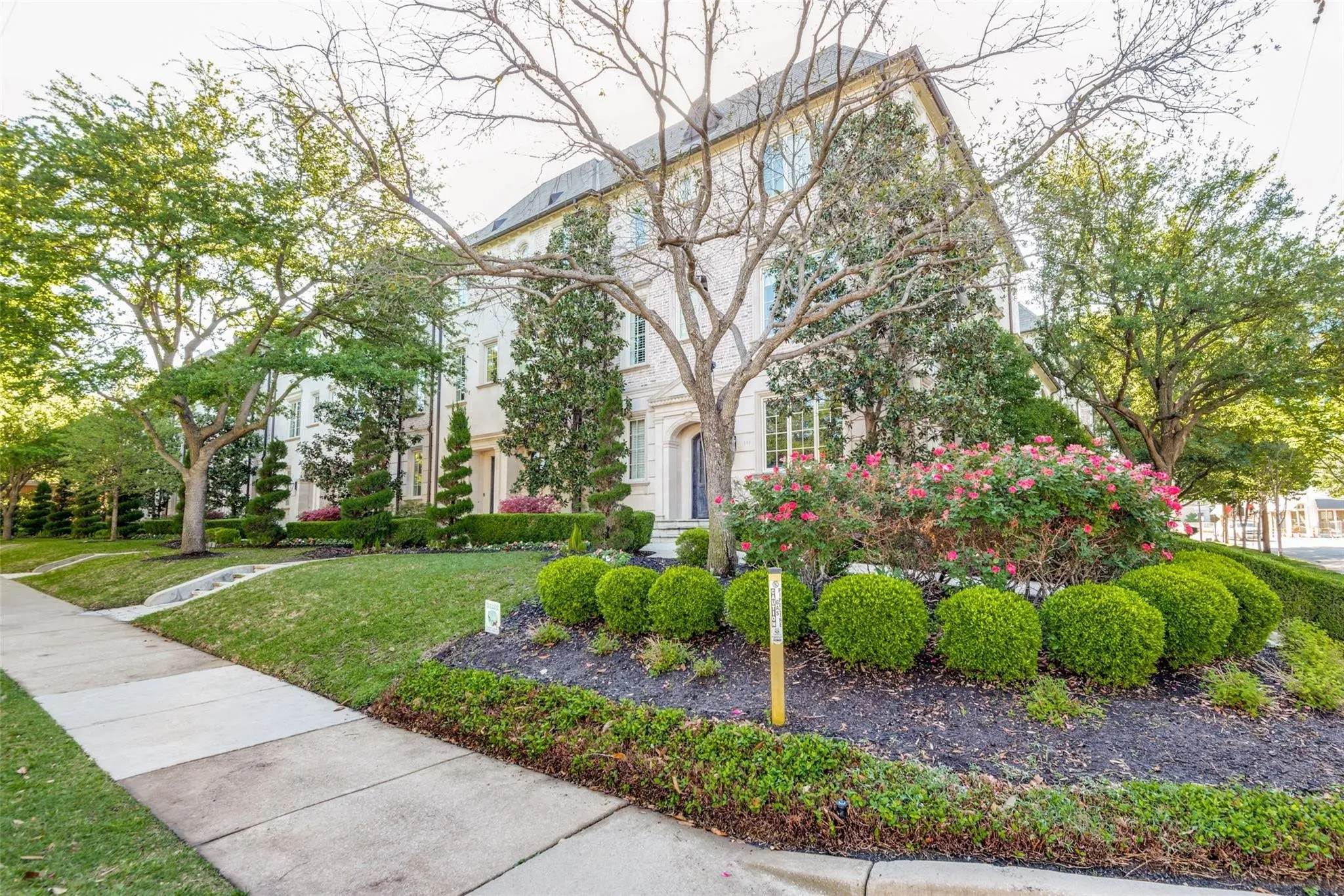 Townhouse For Rent in Dallas County , 4608 Abbott Avenue 103, Highland Park, Texas 75205, 3 Bedroom, 4 Bathroom, 2 Garage spaces, 2,418 Sqft, built in 2007, mls#21410466, Real Estate Agent in Highland Park, Homes For Rent in Dallas county, Homes For Rent in Highland Park, Realtor in Highland Park Texas, Real Estate Brokerage Independent Realty Texas, Luminita Cordes Realtor