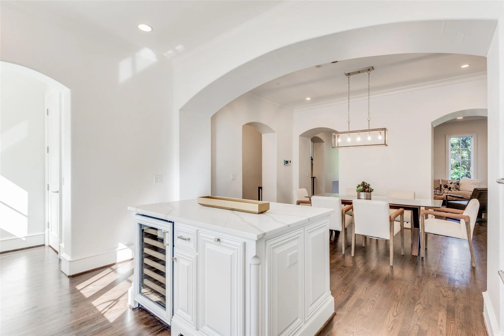 Townhouse For Rent in Dallas County , 4608 Abbott Avenue 103, Highland Park, Texas 75205, 3 Bedroom, 4 Bathroom, 2 Garage spaces, 2,418 Sqft, built in 2007, mls#21410466, Real Estate Agent in Highland Park, Homes For Rent in Dallas county, Homes For Rent in Highland Park, Realtor in Highland Park Texas, Real Estate Brokerage Independent Realty Texas, Luminita Cordes Realtor