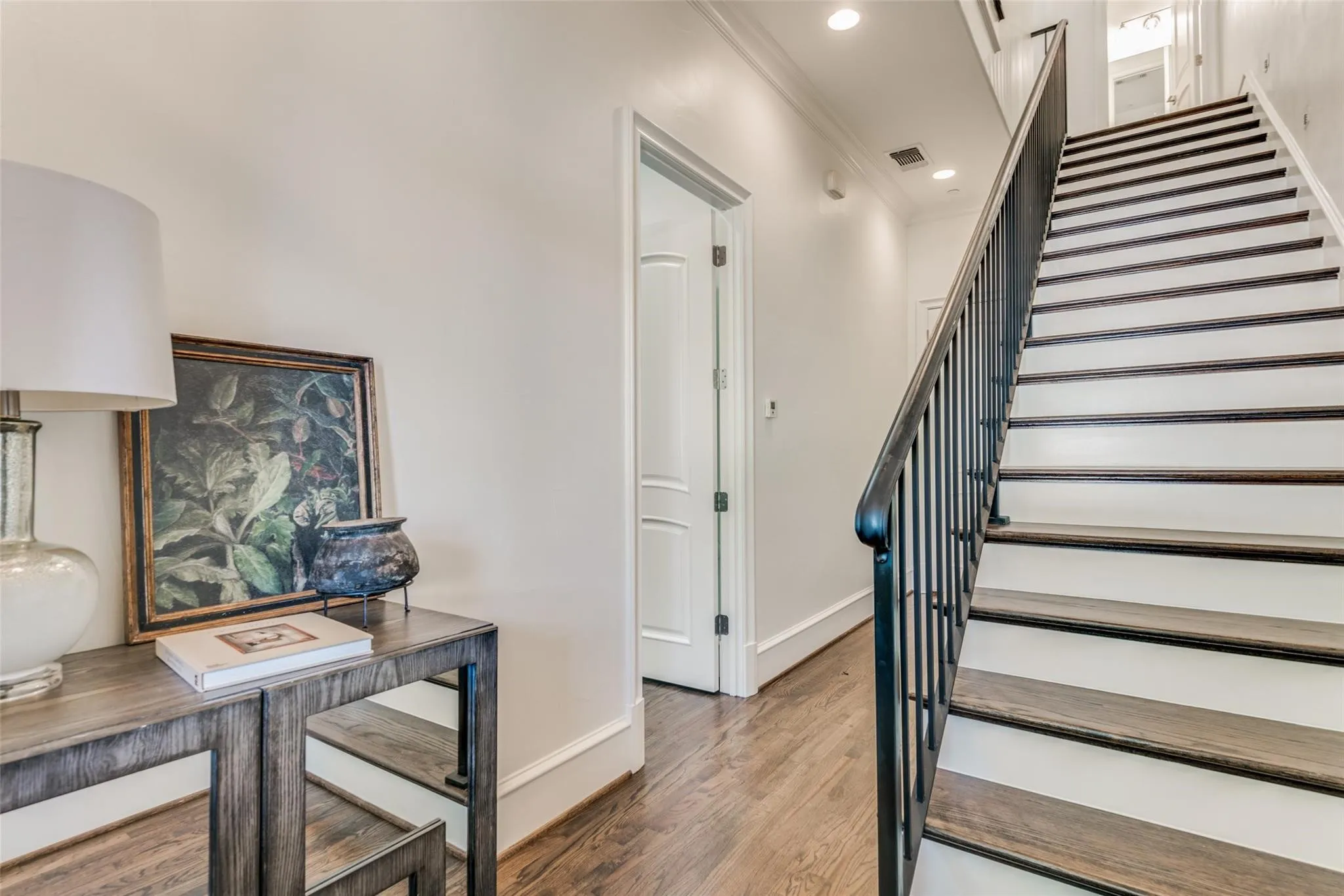 Townhouse For Rent in Dallas County , 4608 Abbott Avenue 103, Highland Park, Texas 75205, 3 Bedroom, 4 Bathroom, 2 Garage spaces, 2,418 Sqft, built in 2007, mls#21410466, Real Estate Agent in Highland Park, Homes For Rent in Dallas county, Homes For Rent in Highland Park, Realtor in Highland Park Texas, Real Estate Brokerage Independent Realty Texas, Luminita Cordes Realtor