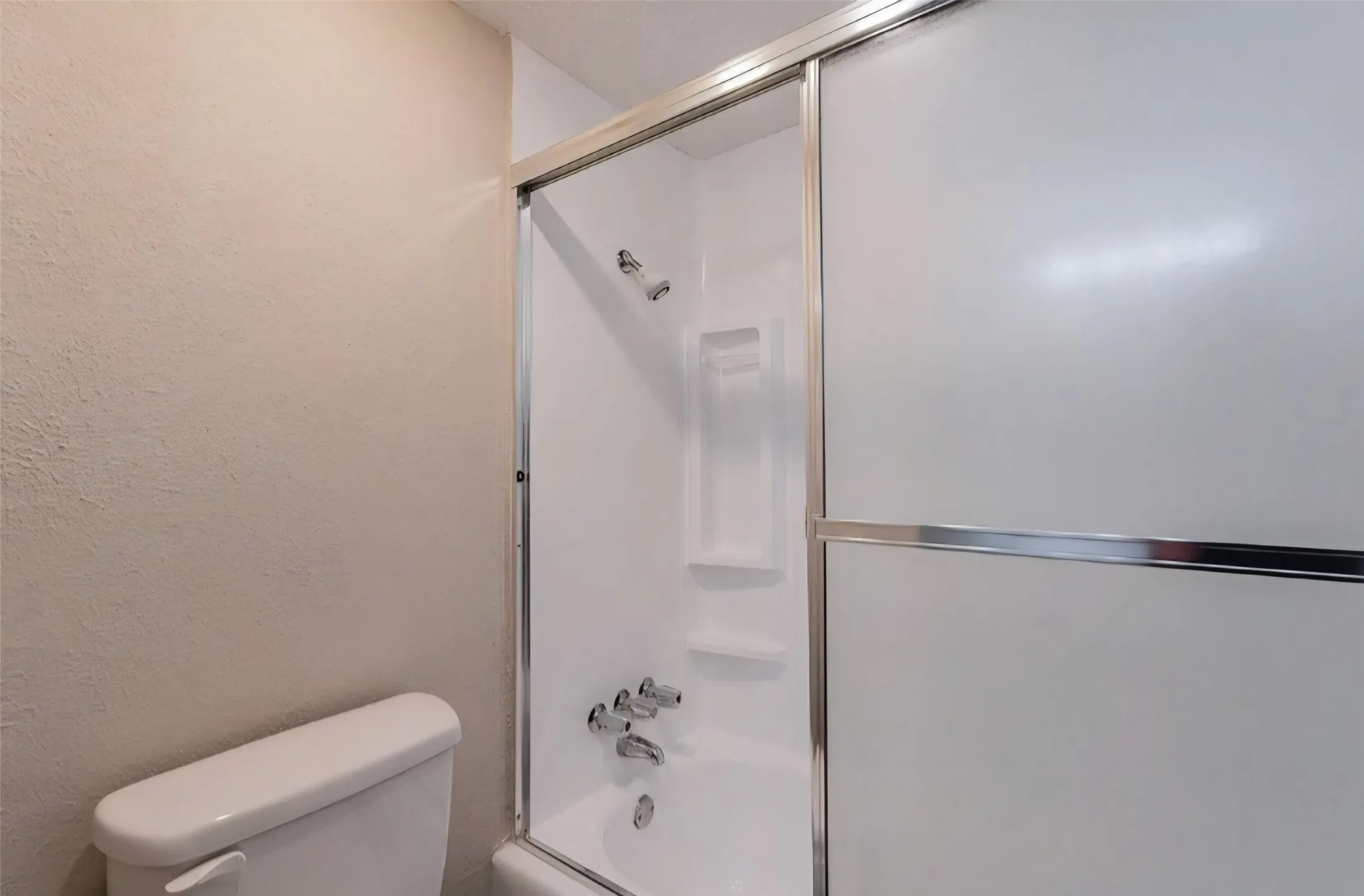 Single Family Residence For Rent in Denton County , 2112 Cedarcrest Drive, Carrollton, Texas 75007, 4 Bedroom, 2 Bathroom, 2 Garage spaces, 1,621 Sqft, built in 1973, mls#21410510, Real Estate Agent in Carrollton, Homes For Rent in Denton county, Homes For Rent in Carrollton, Realtor in Carrollton Texas, Real Estate Brokerage Independent Realty Texas, Luminita Cordes Realtor