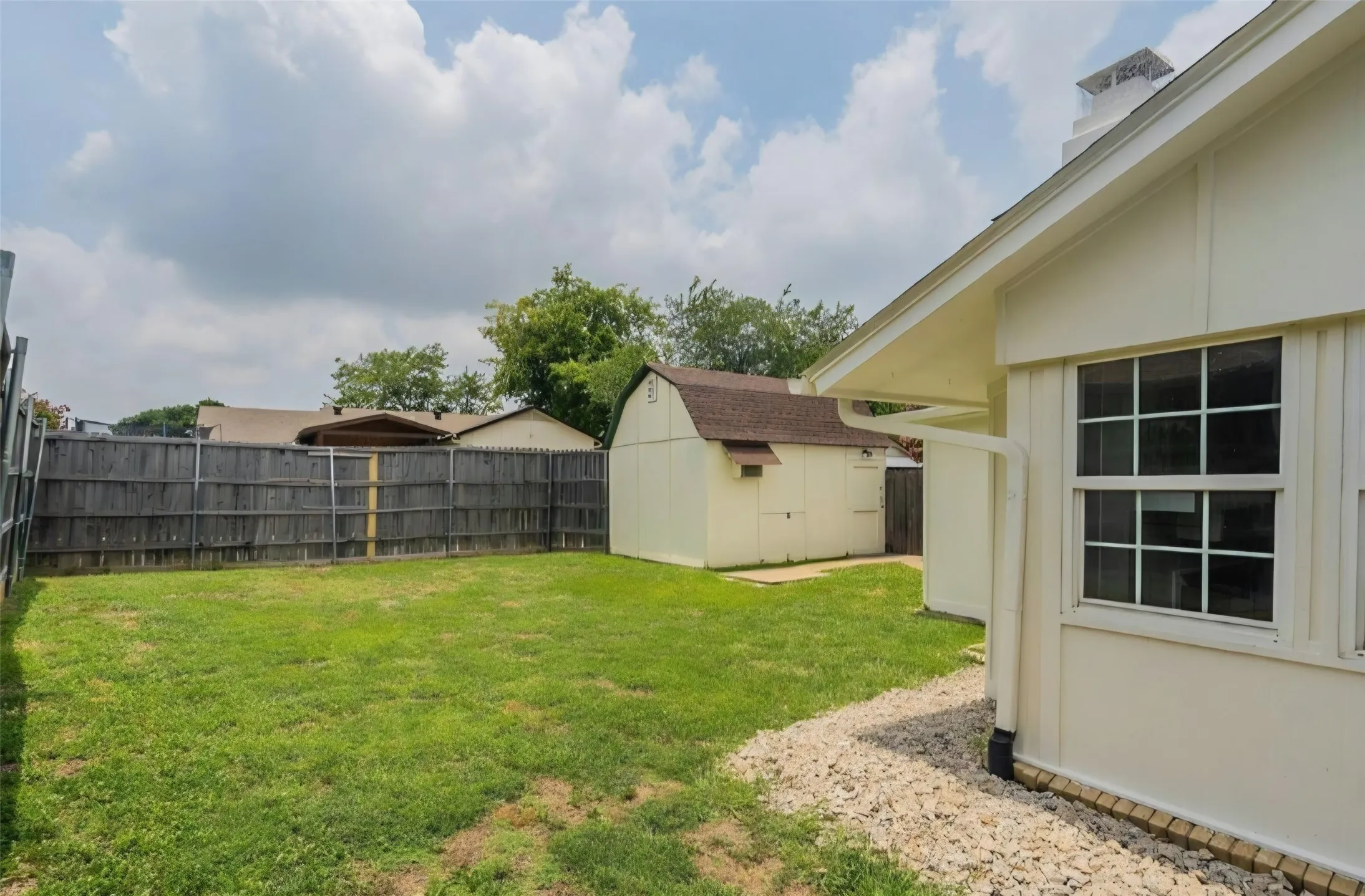 Single Family Residence For Rent in Denton County , 2112 Cedarcrest Drive, Carrollton, Texas 75007, 4 Bedroom, 2 Bathroom, 2 Garage spaces, 1,621 Sqft, built in 1973, mls#21410510, Real Estate Agent in Carrollton, Homes For Rent in Denton county, Homes For Rent in Carrollton, Realtor in Carrollton Texas, Real Estate Brokerage Independent Realty Texas, Luminita Cordes Realtor