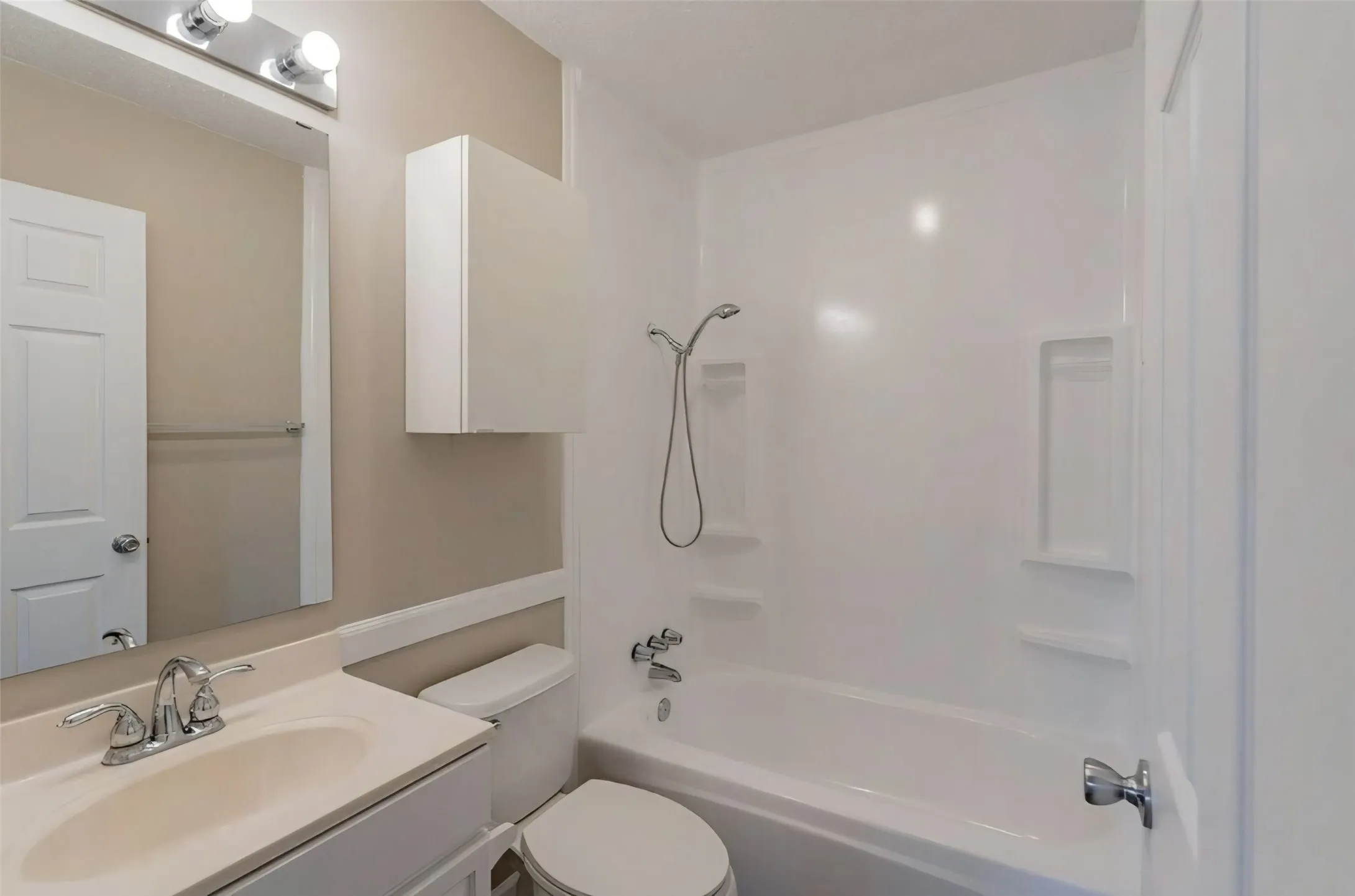 Single Family Residence For Rent in Denton County , 2112 Cedarcrest Drive, Carrollton, Texas 75007, 4 Bedroom, 2 Bathroom, 2 Garage spaces, 1,621 Sqft, built in 1973, mls#21410510, Real Estate Agent in Carrollton, Homes For Rent in Denton county, Homes For Rent in Carrollton, Realtor in Carrollton Texas, Real Estate Brokerage Independent Realty Texas, Luminita Cordes Realtor