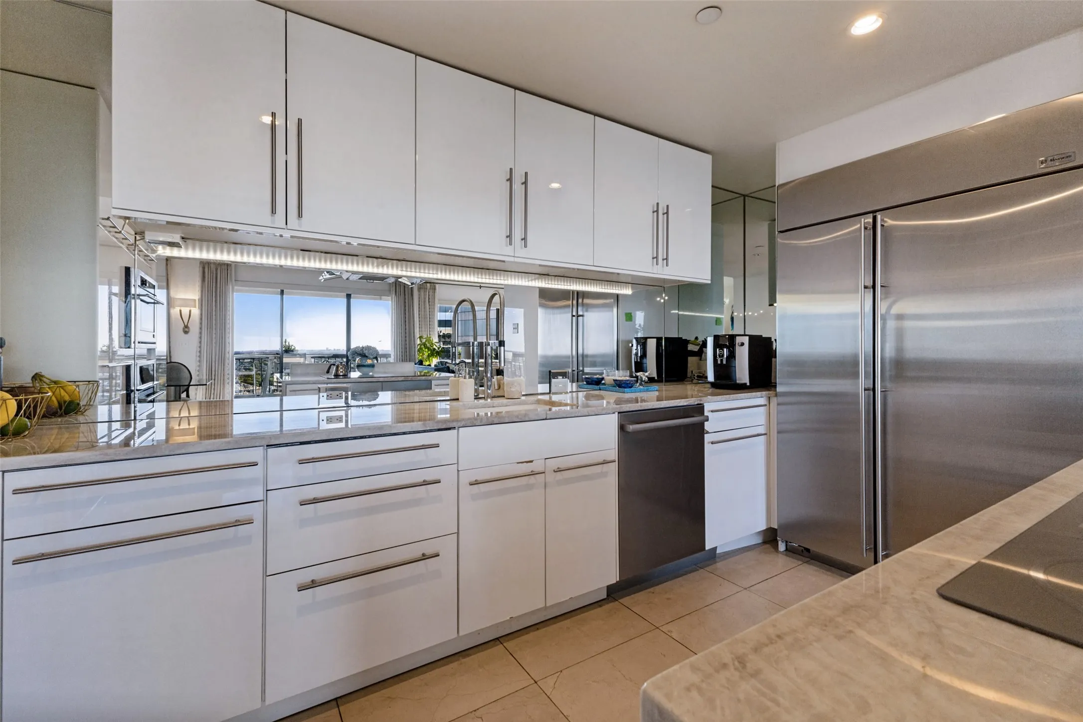 Single Family Residence For Sale in Dallas County , 3831 Turtle Creek Boulevard 22C, Dallas, Texas 75219, 2 Bedroom, 3 Bathroom, 2 Garage spaces, 2,074 Sqft, built in 1981, mls#21409958, Real Estate Agent in Dallas, Homes For Sale in Dallas county, Homes For Sale in Dallas, Realtor in Dallas Texas, Real Estate Brokerage Independent Realty Texas, Luminita Cordes Realtor