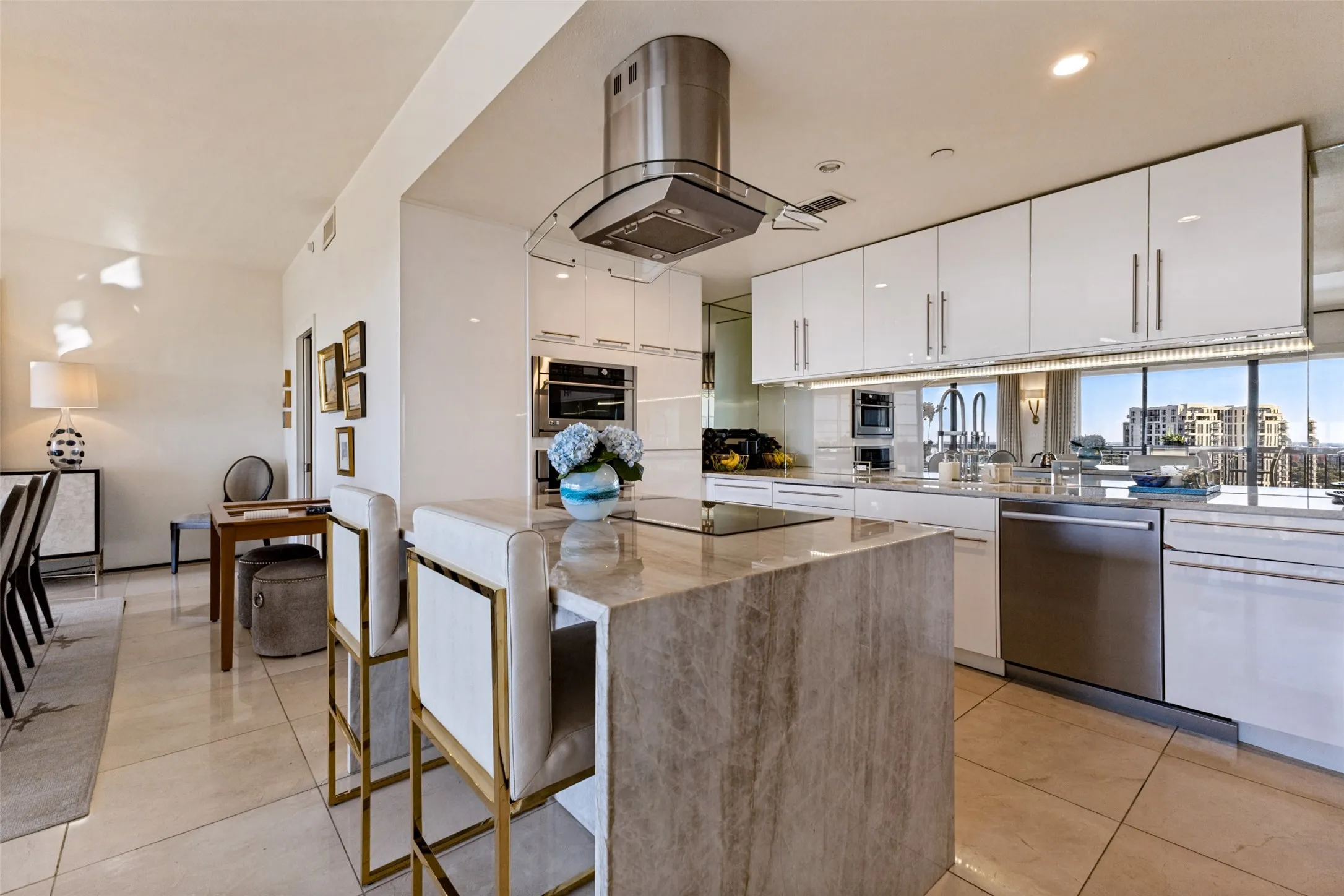 Single Family Residence For Sale in Dallas County , 3831 Turtle Creek Boulevard 22C, Dallas, Texas 75219, 2 Bedroom, 3 Bathroom, 2 Garage spaces, 2,074 Sqft, built in 1981, mls#21409958, Real Estate Agent in Dallas, Homes For Sale in Dallas county, Homes For Sale in Dallas, Realtor in Dallas Texas, Real Estate Brokerage Independent Realty Texas, Luminita Cordes Realtor