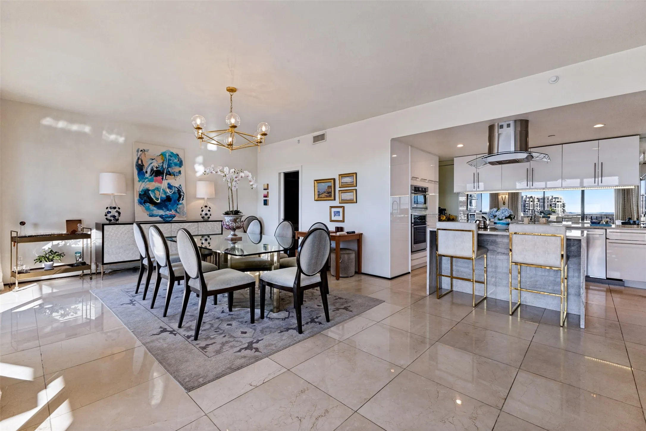 Single Family Residence For Sale in Dallas County , 3831 Turtle Creek Boulevard 22C, Dallas, Texas 75219, 2 Bedroom, 3 Bathroom, 2 Garage spaces, 2,074 Sqft, built in 1981, mls#21409958, Real Estate Agent in Dallas, Homes For Sale in Dallas county, Homes For Sale in Dallas, Realtor in Dallas Texas, Real Estate Brokerage Independent Realty Texas, Luminita Cordes Realtor