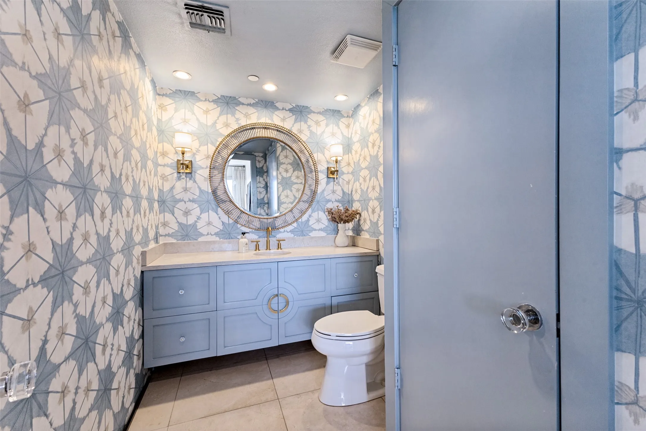 Single Family Residence For Sale in Dallas County , 3831 Turtle Creek Boulevard 22C, Dallas, Texas 75219, 2 Bedroom, 3 Bathroom, 2 Garage spaces, 2,074 Sqft, built in 1981, mls#21409958, Real Estate Agent in Dallas, Homes For Sale in Dallas county, Homes For Sale in Dallas, Realtor in Dallas Texas, Real Estate Brokerage Independent Realty Texas, Luminita Cordes Realtor