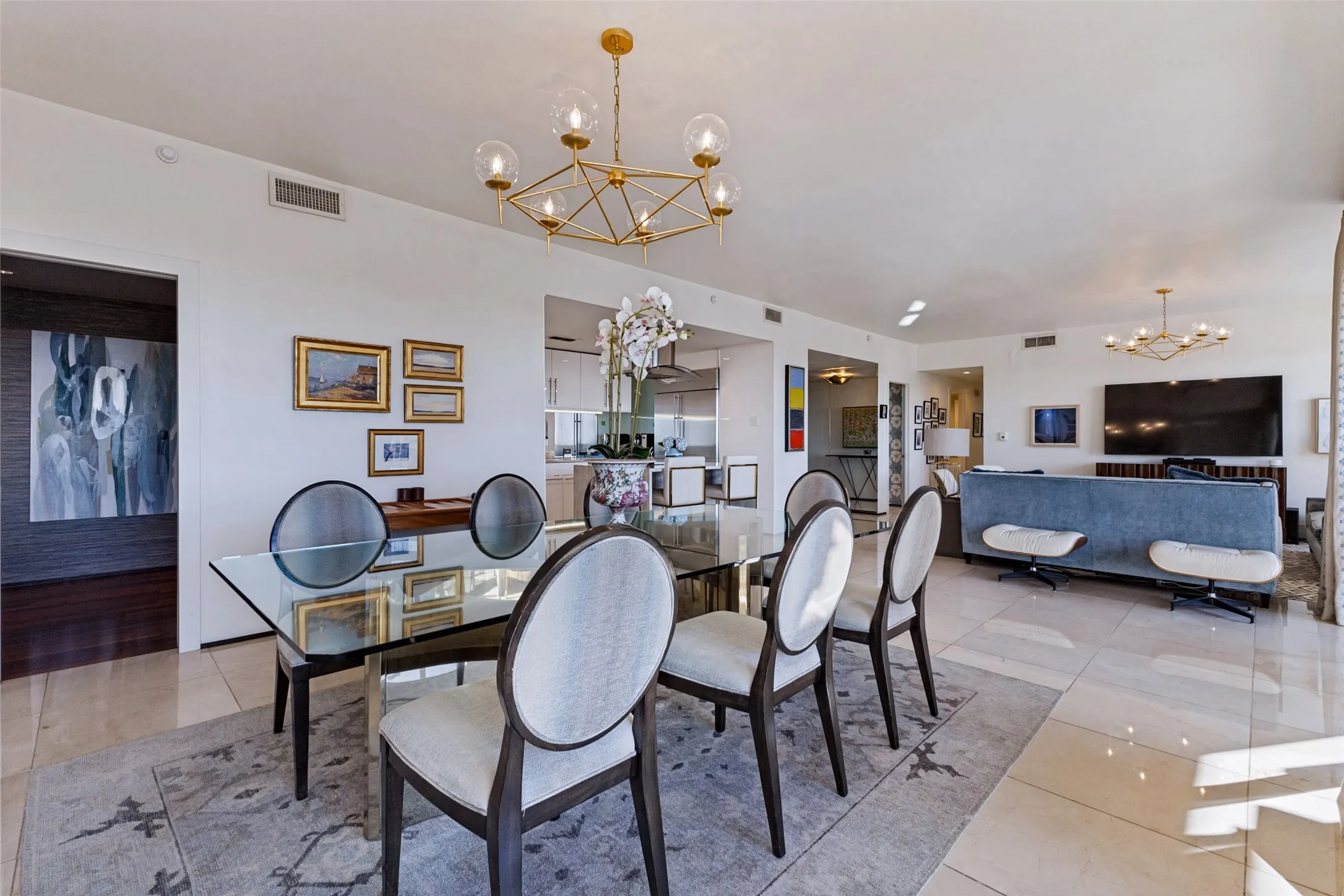 Single Family Residence For Sale in Dallas County , 3831 Turtle Creek Boulevard 22C, Dallas, Texas 75219, 2 Bedroom, 3 Bathroom, 2 Garage spaces, 2,074 Sqft, built in 1981, mls#21409958, Real Estate Agent in Dallas, Homes For Sale in Dallas county, Homes For Sale in Dallas, Realtor in Dallas Texas, Real Estate Brokerage Independent Realty Texas, Luminita Cordes Realtor