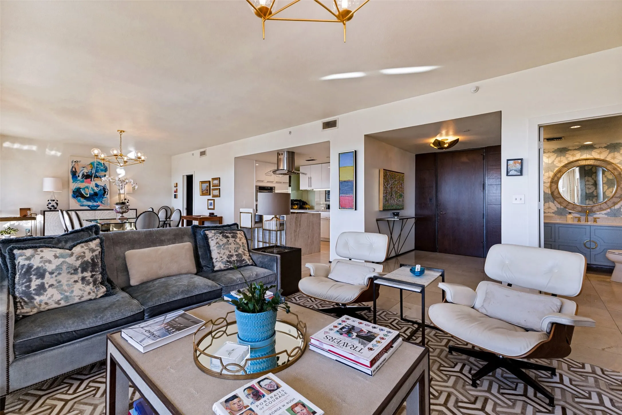 Single Family Residence For Sale in Dallas County , 3831 Turtle Creek Boulevard 22C, Dallas, Texas 75219, 2 Bedroom, 3 Bathroom, 2 Garage spaces, 2,074 Sqft, built in 1981, mls#21409958, Real Estate Agent in Dallas, Homes For Sale in Dallas county, Homes For Sale in Dallas, Realtor in Dallas Texas, Real Estate Brokerage Independent Realty Texas, Luminita Cordes Realtor