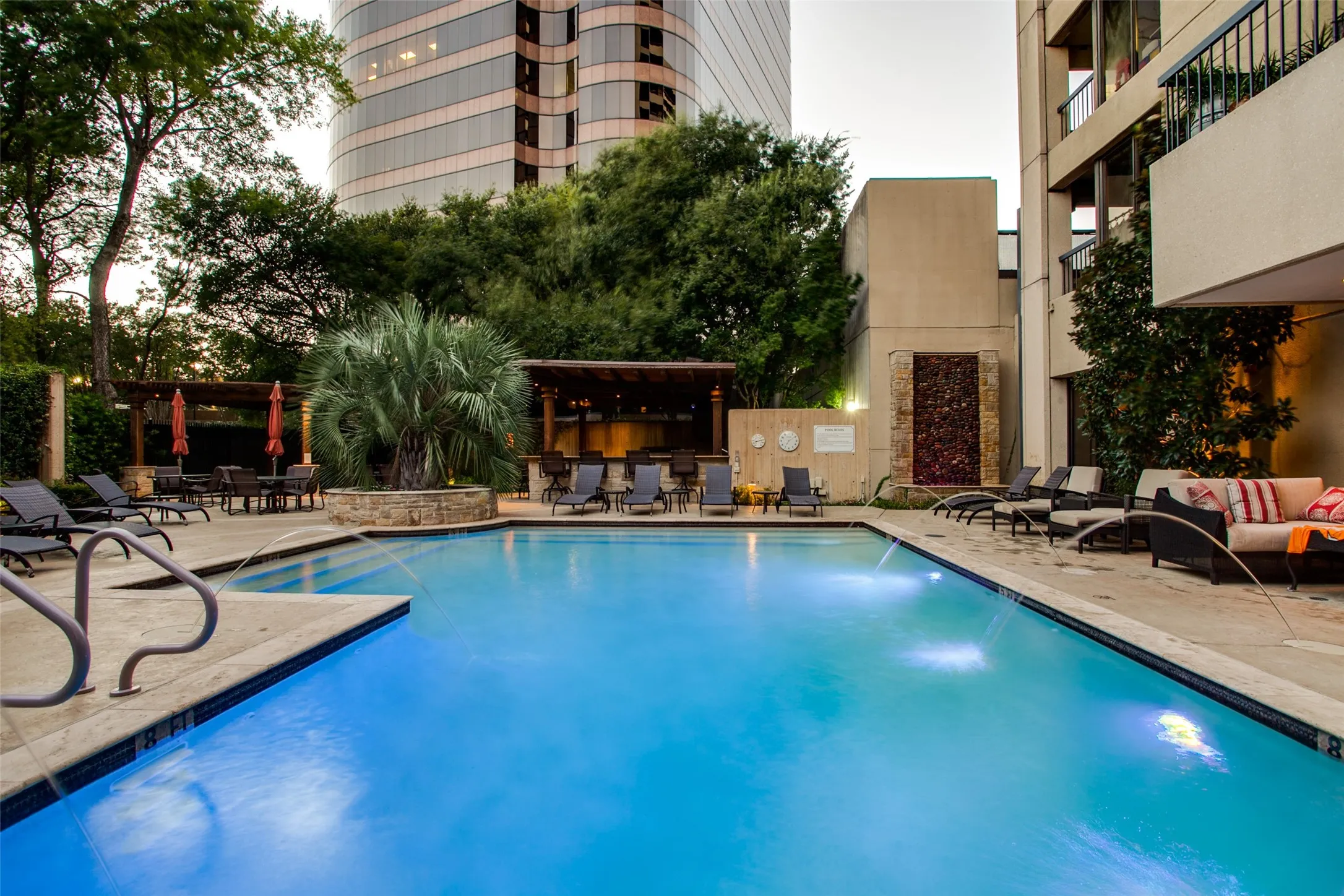 Single Family Residence For Sale in Dallas County , 3831 Turtle Creek Boulevard 22C, Dallas, Texas 75219, 2 Bedroom, 3 Bathroom, 2 Garage spaces, 2,074 Sqft, built in 1981, mls#21409958, Real Estate Agent in Dallas, Homes For Sale in Dallas county, Homes For Sale in Dallas, Realtor in Dallas Texas, Real Estate Brokerage Independent Realty Texas, Luminita Cordes Realtor